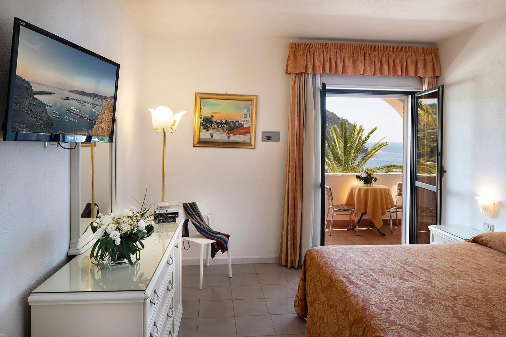 Triple Room with Sea View