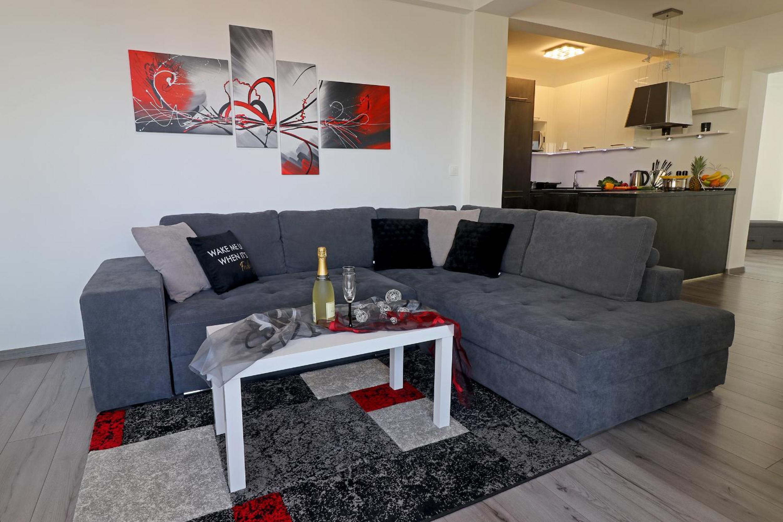 Three-Bedroom Apartment photo 2