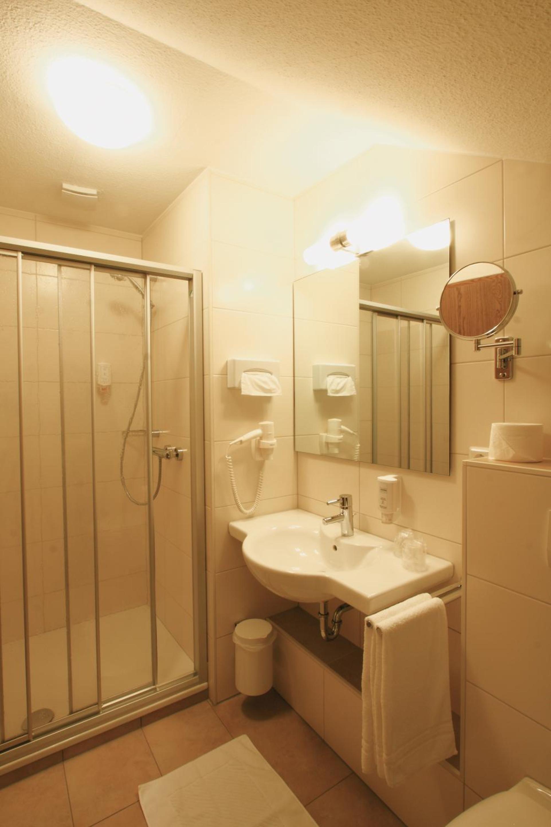 First Class Single Room photo 3