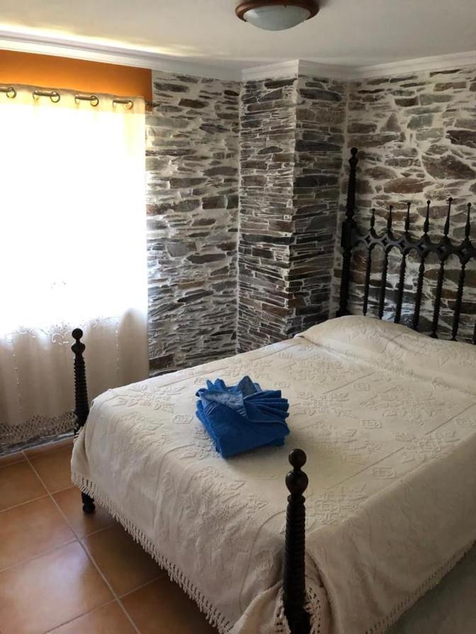 Six-Bedroom House - Photo 1