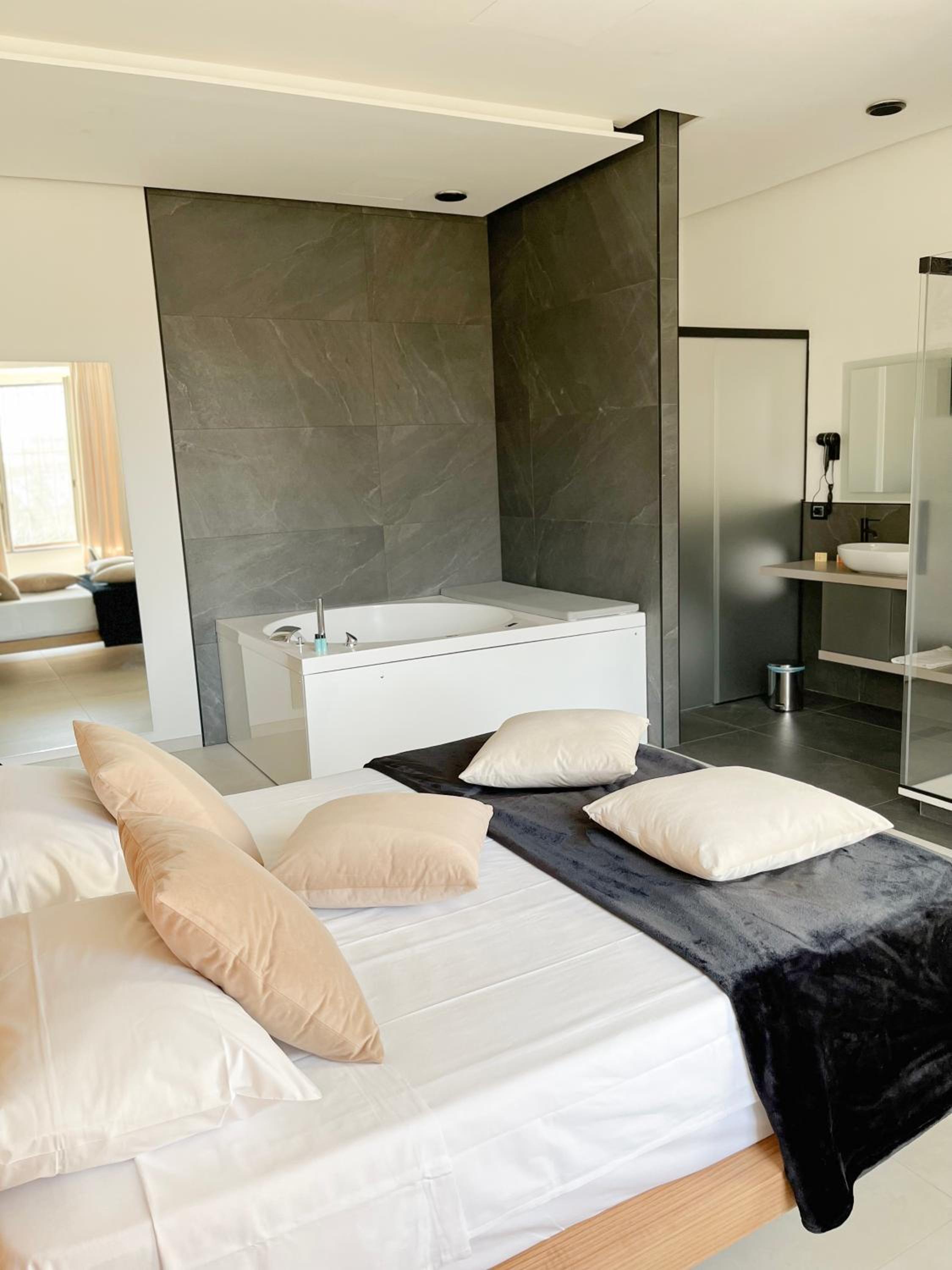 King Room with Spa Bath photo 1