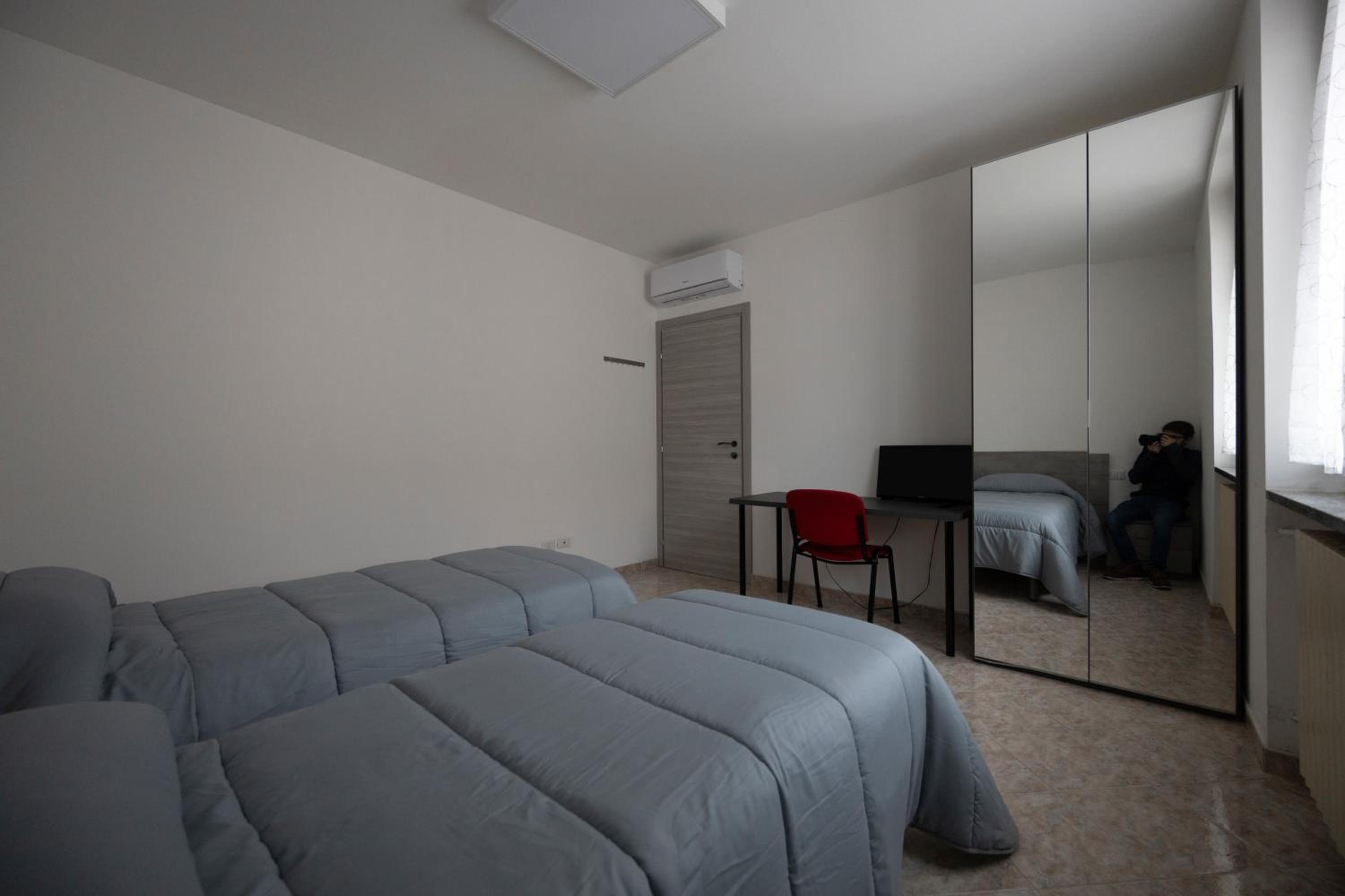 Double Room with Shared Bathroom photo 2