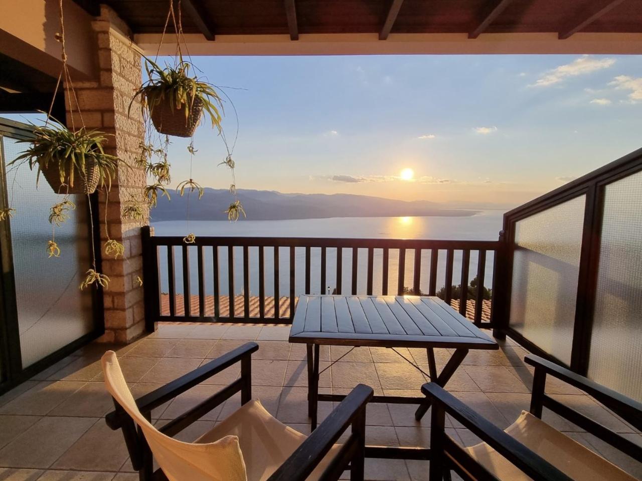 Triple Room with Lake View photo 2