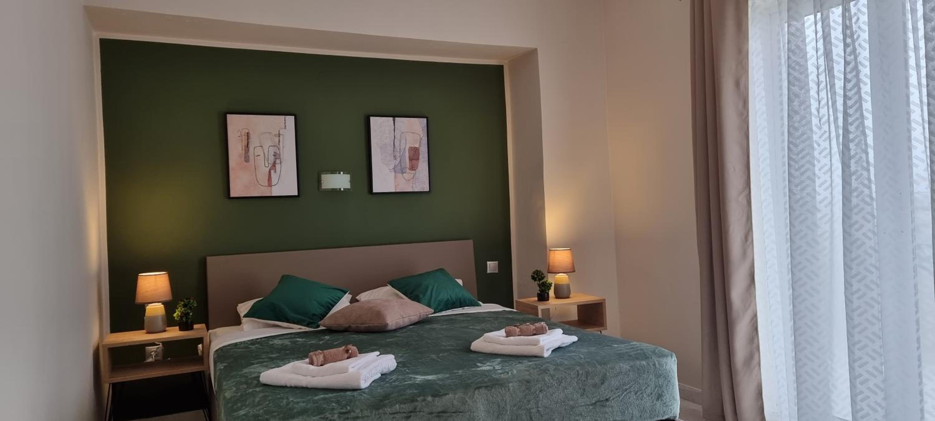 Deluxe Double Room (2 Adults + 1 Child)
