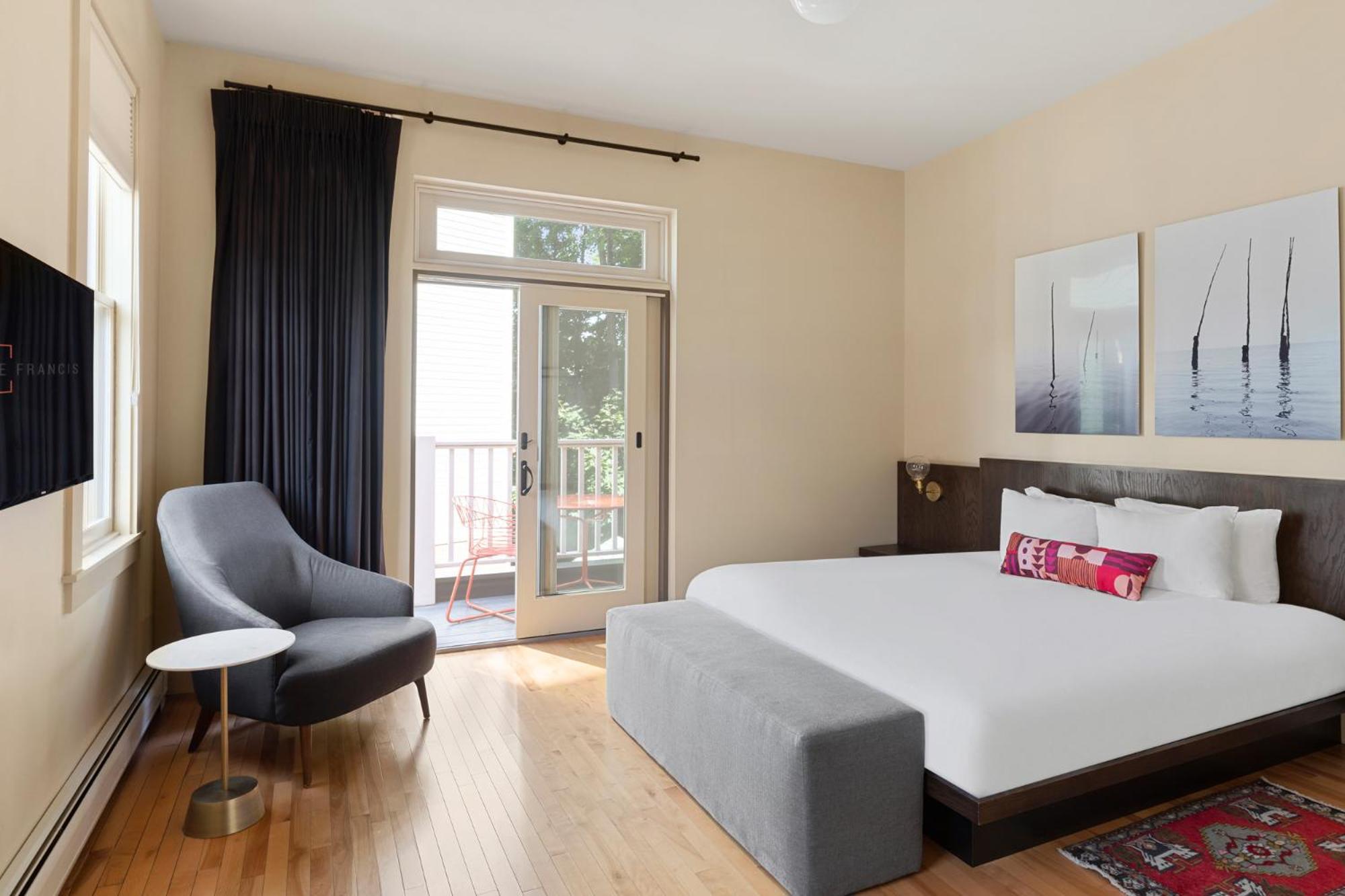King Suite with Balcony photo 1