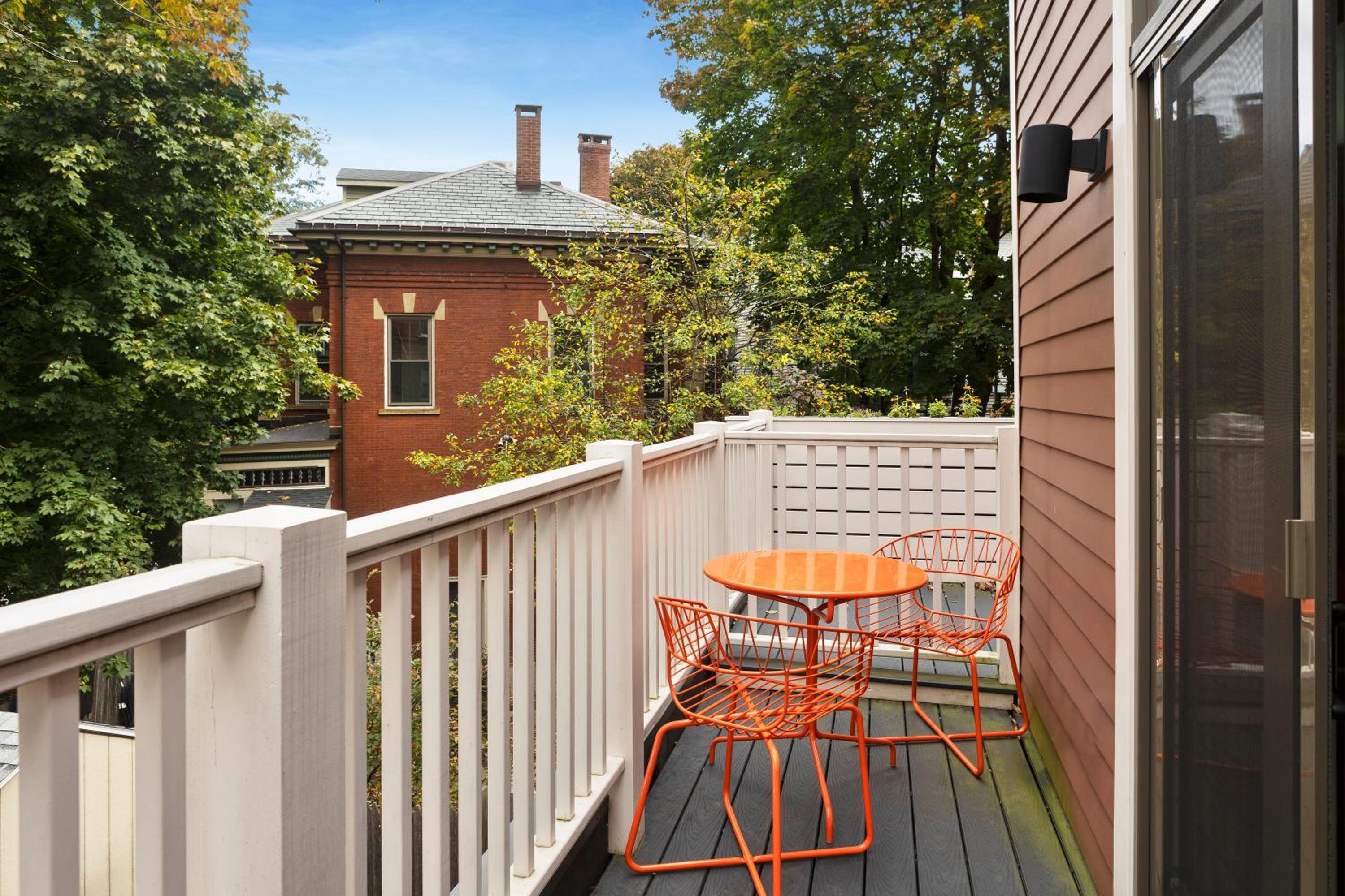 King Suite with Balcony photo 3