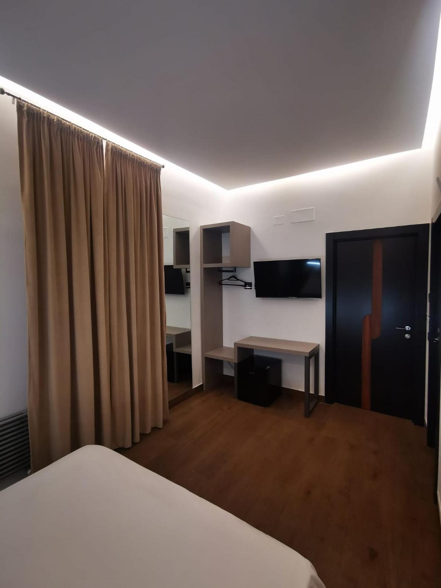 Large Double Room photo 1