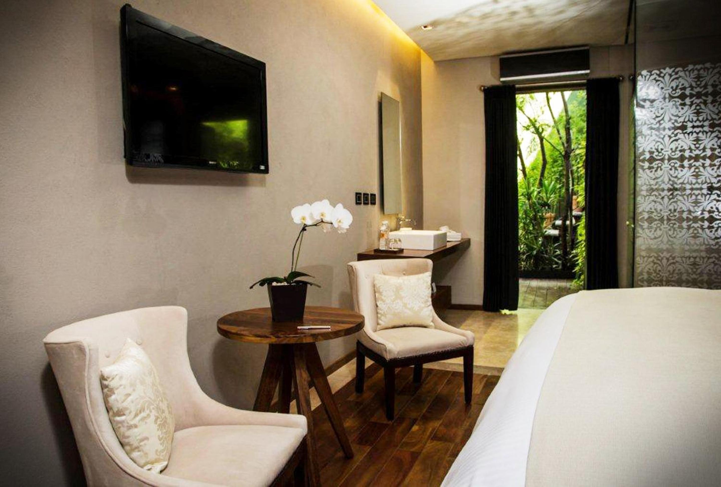 Suite - Photo 10