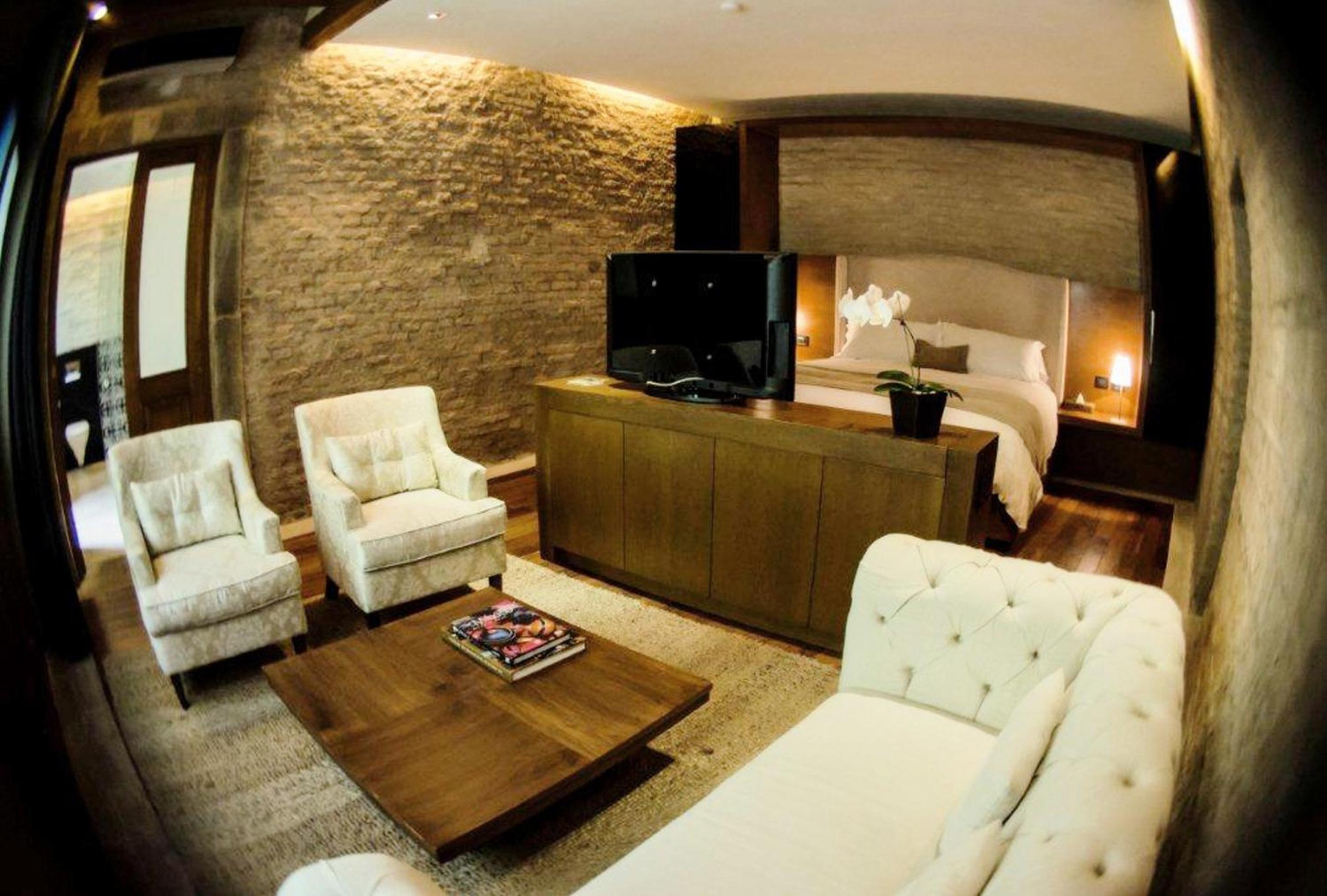 Deluxe Suite - Photo 5