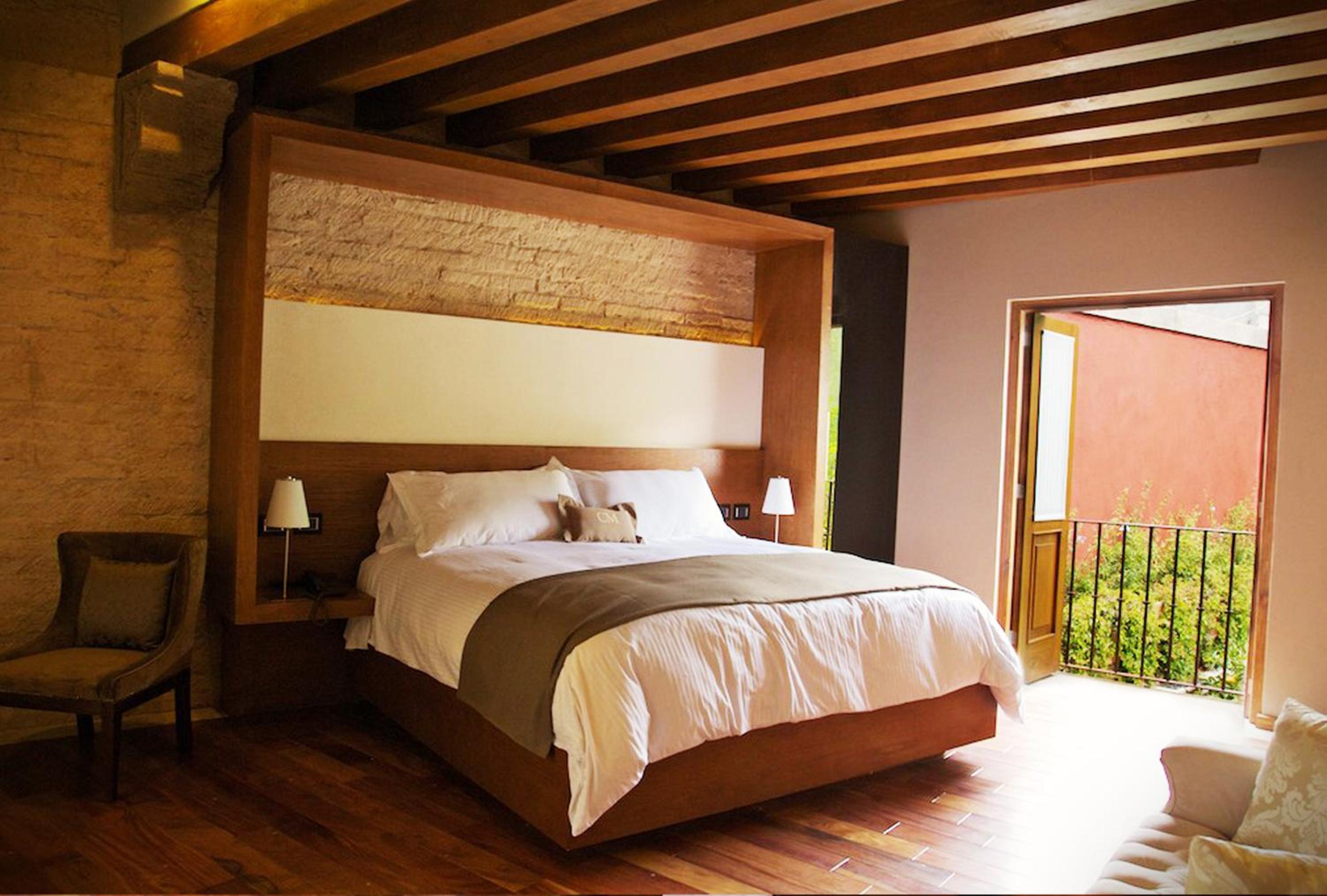 Deluxe Suite - Photo 12