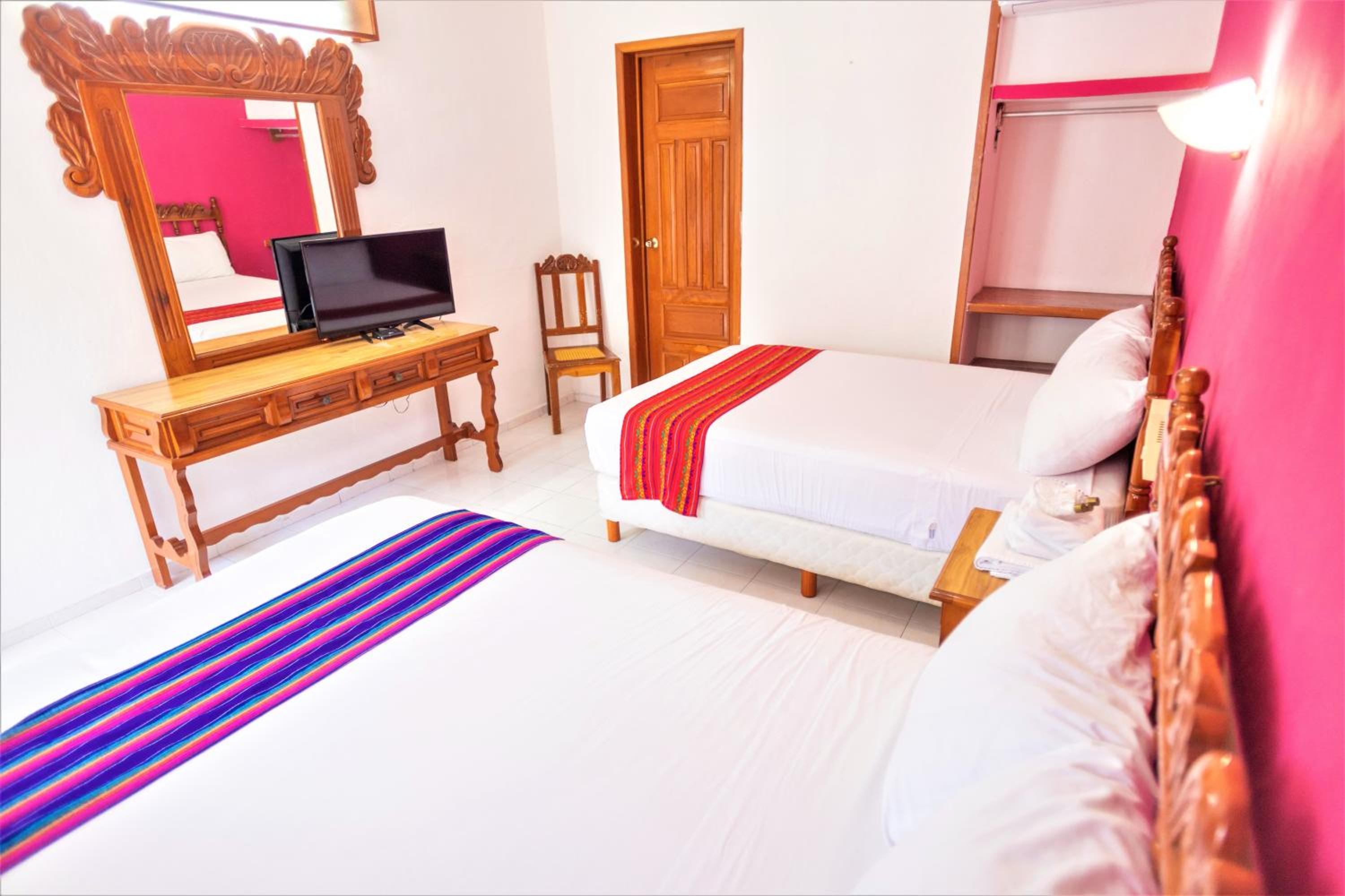 Standard Double Room - Photo 10