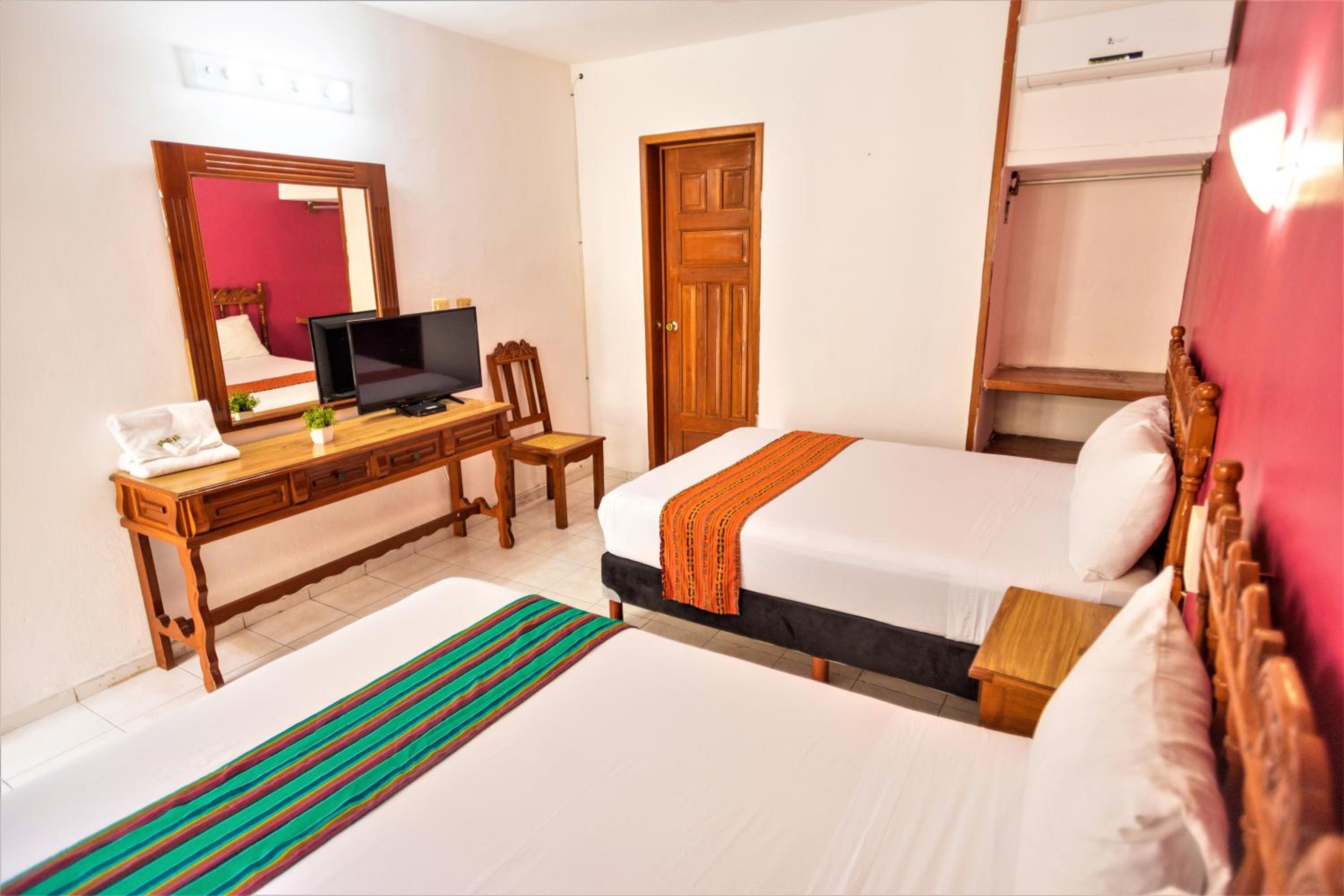 Standard Double Room - Photo 15