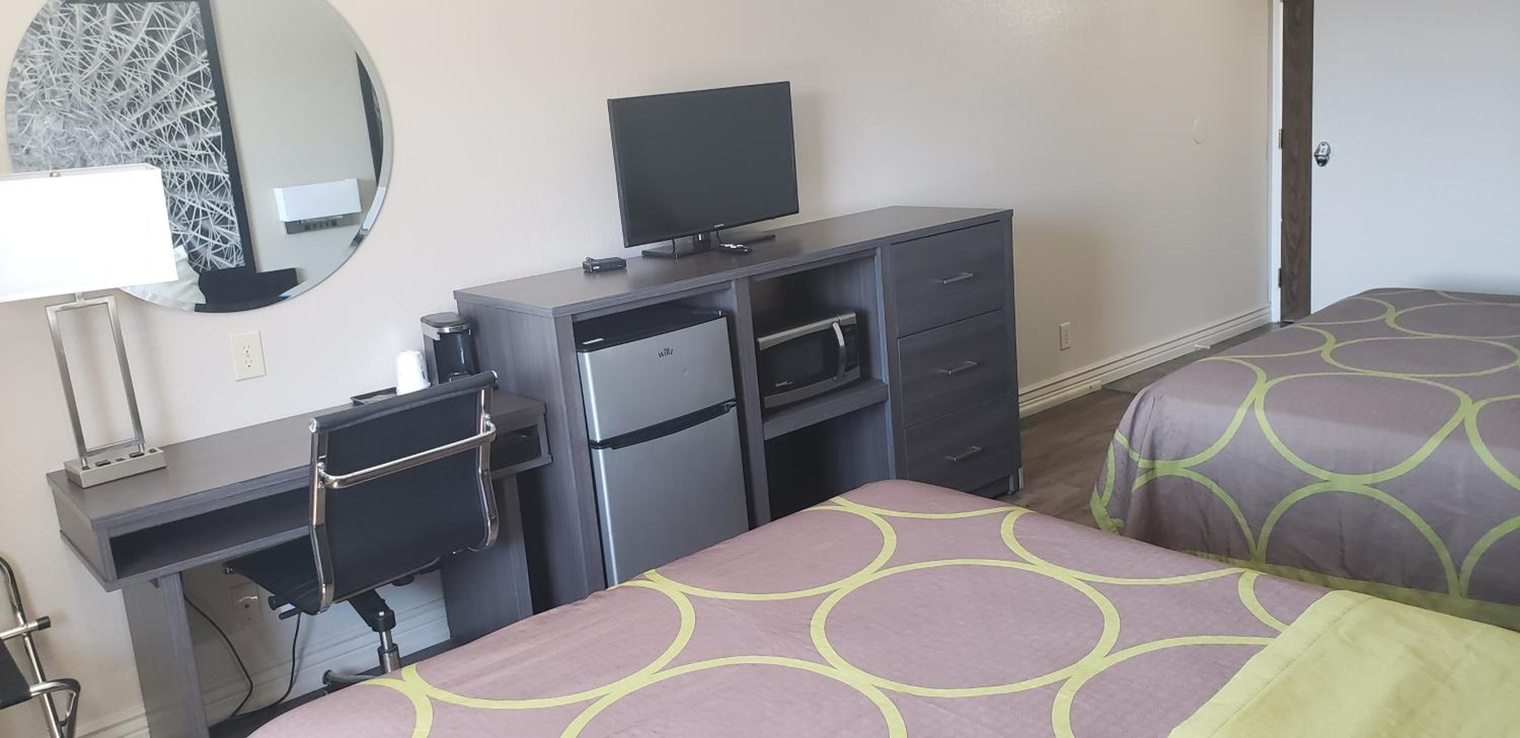 2 Queen Beds, Deluxe, Non-Smoking - Photo 11