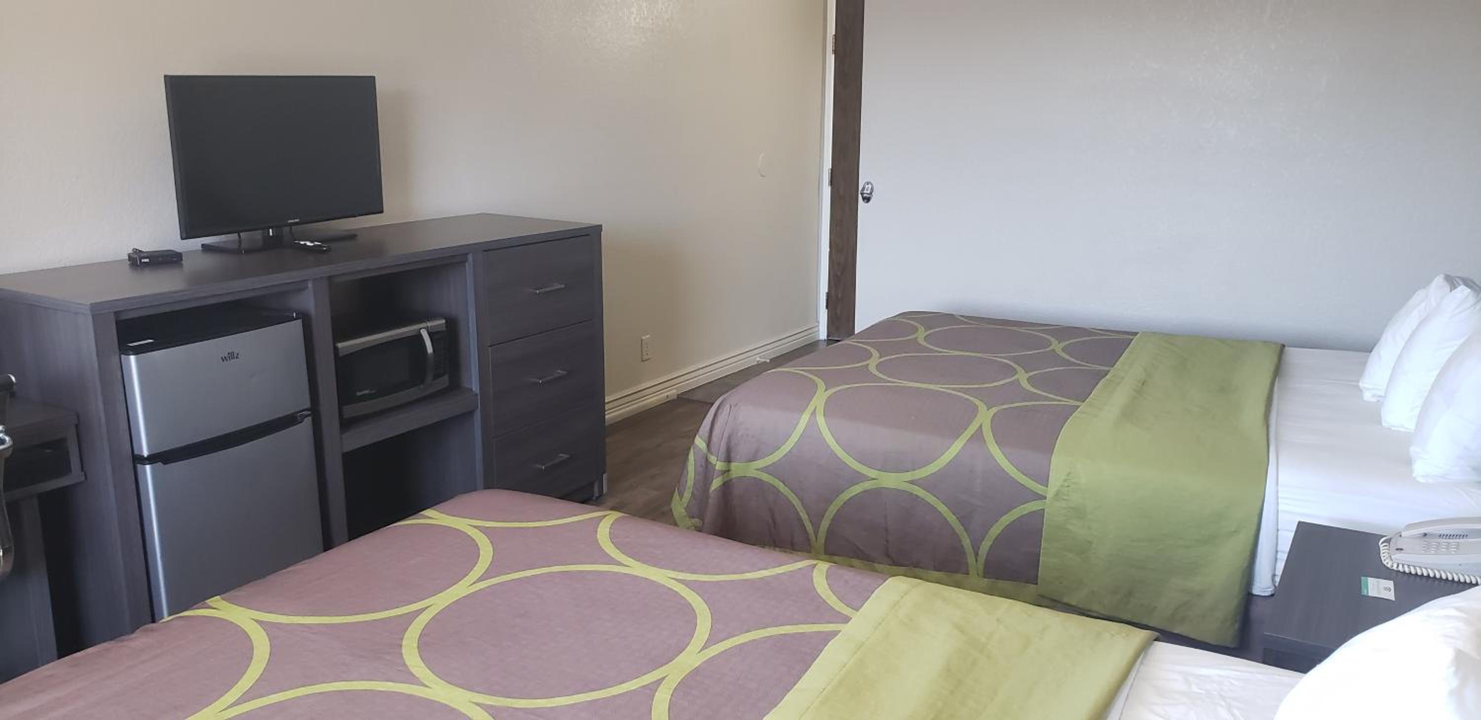 2 Queen Beds, Deluxe, Non-Smoking - Photo 8