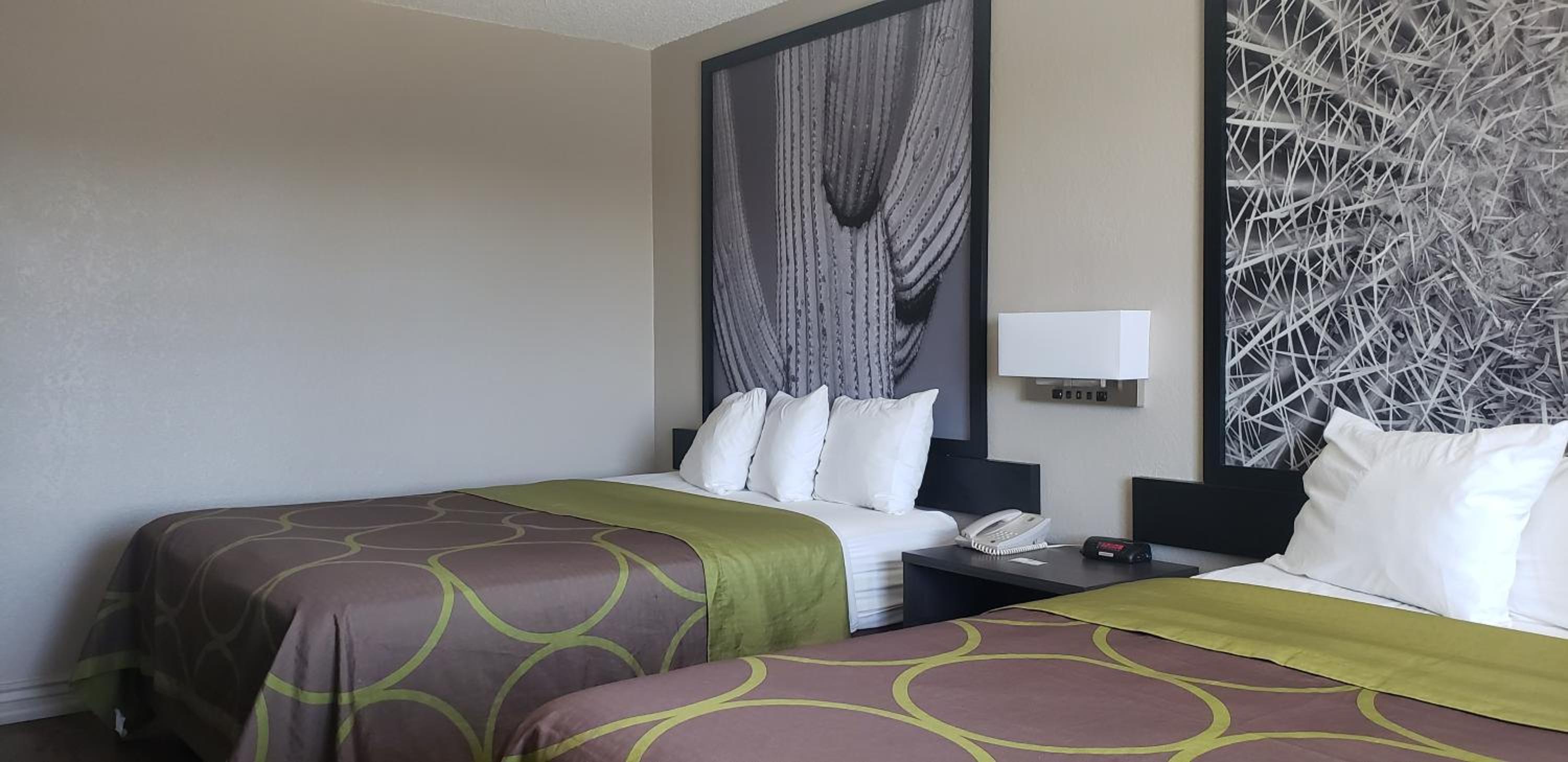 2 Queen Beds, Deluxe, Non-Smoking - Photo 13