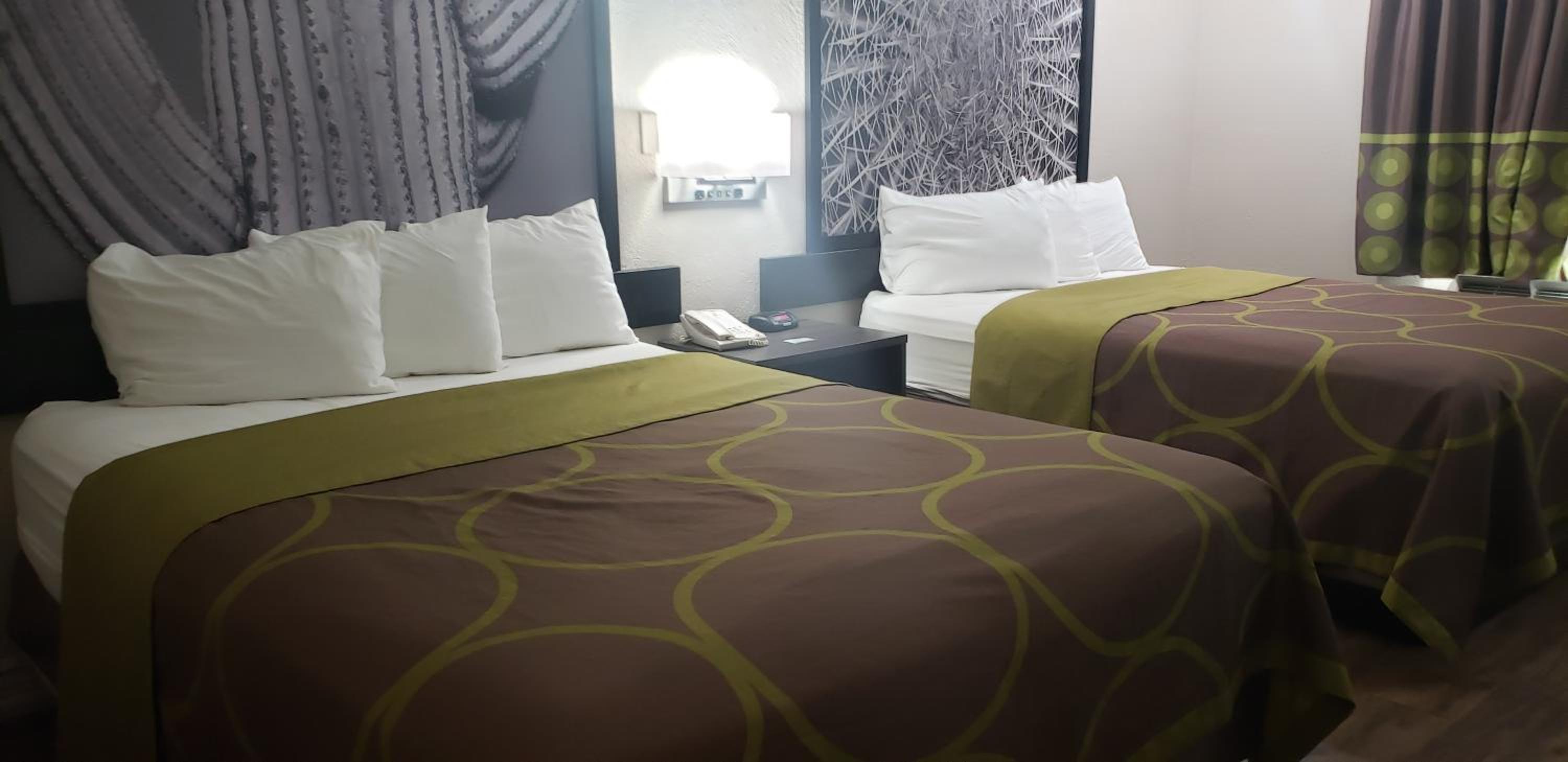 2 Queen Beds, Deluxe, Non-Smoking - Photo 6