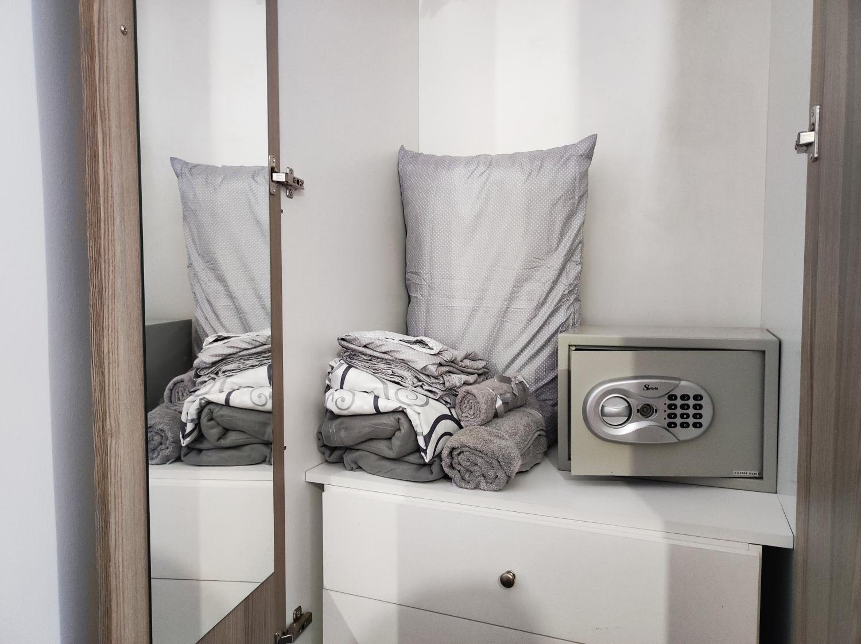 One-Bedroom Apartment - Photo 3