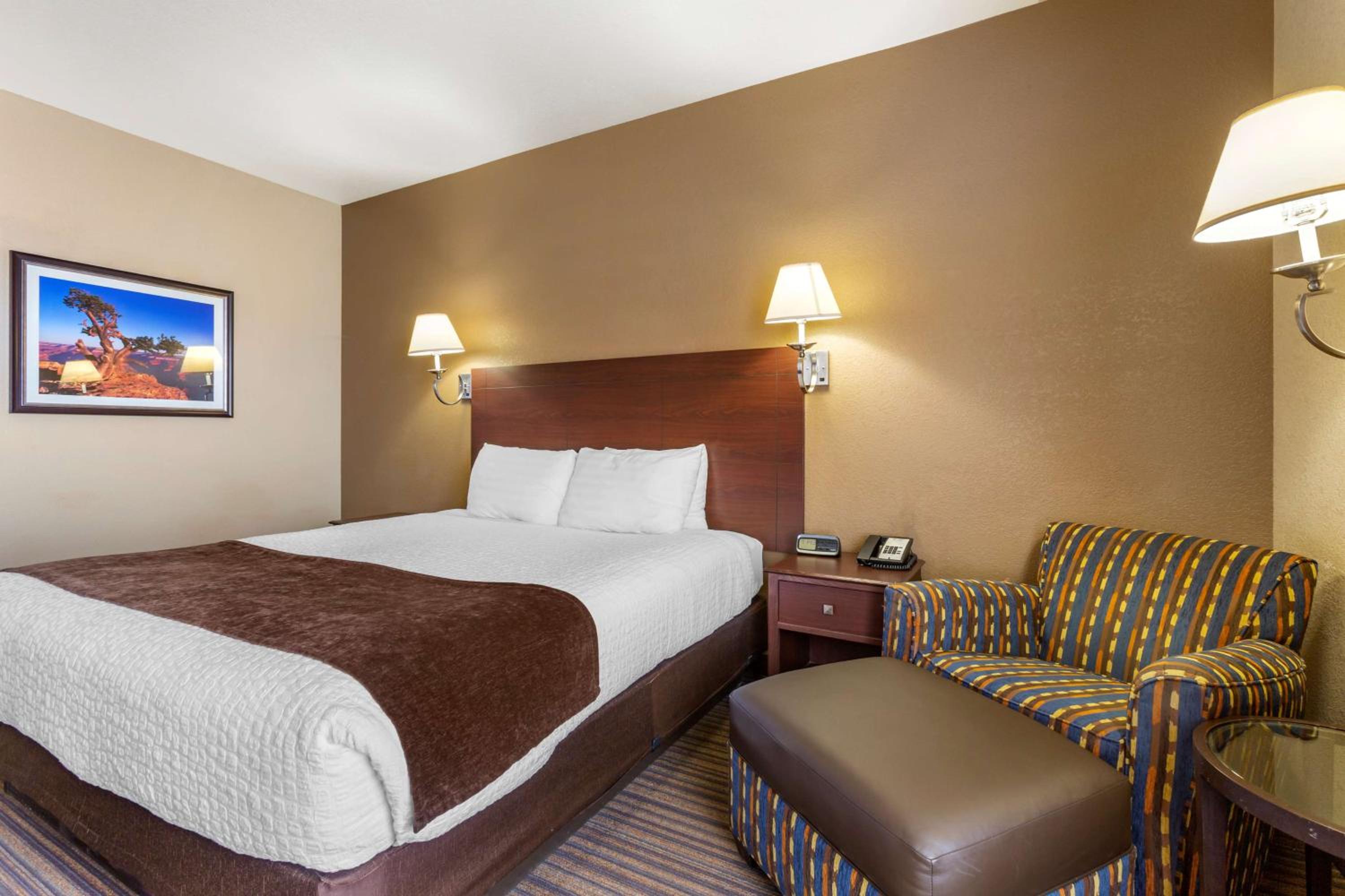 King Room - Non Smoking - Photo 4