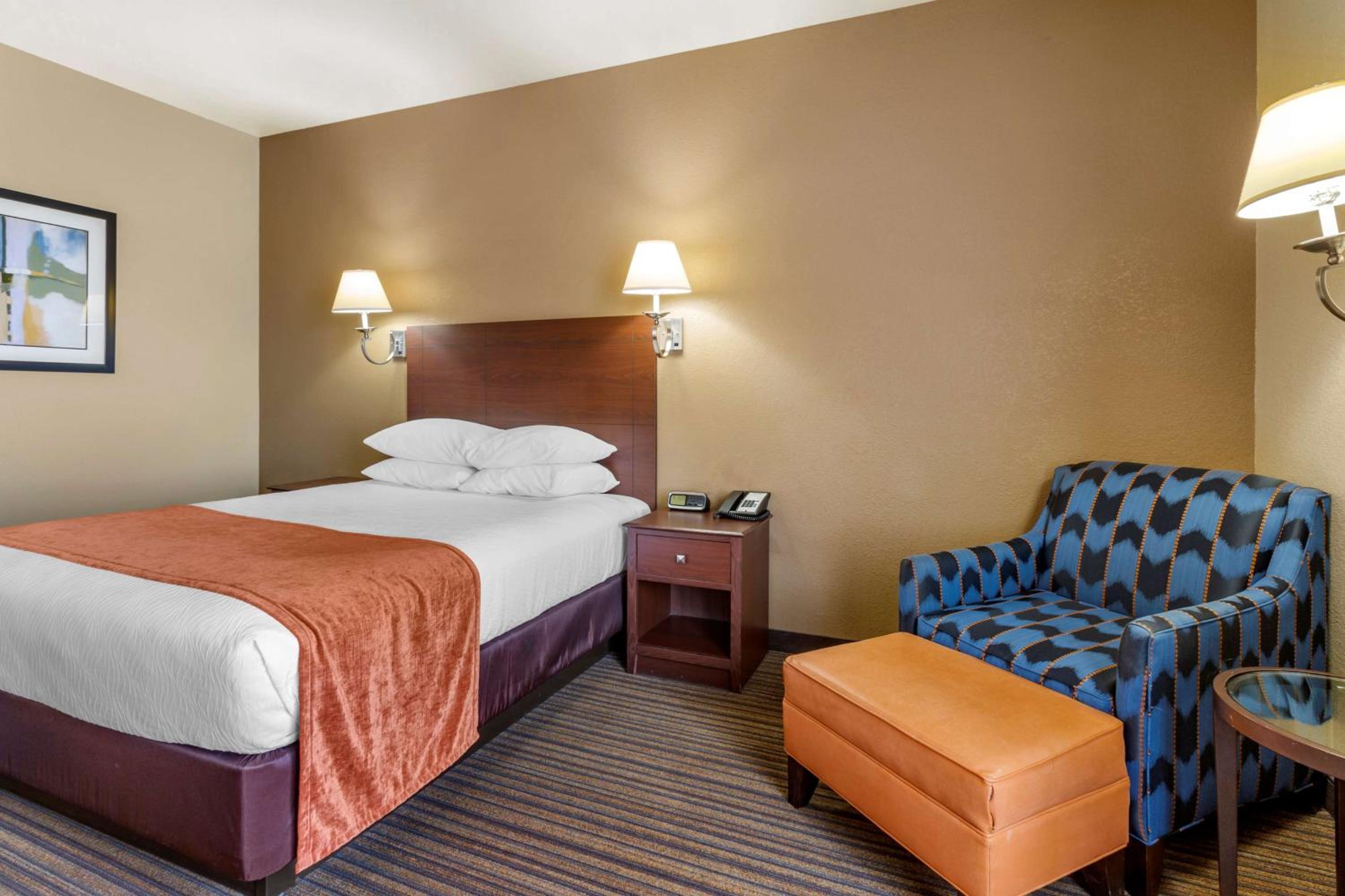 Queen Room with Walk-In Shower - Disability Access - Photo 3