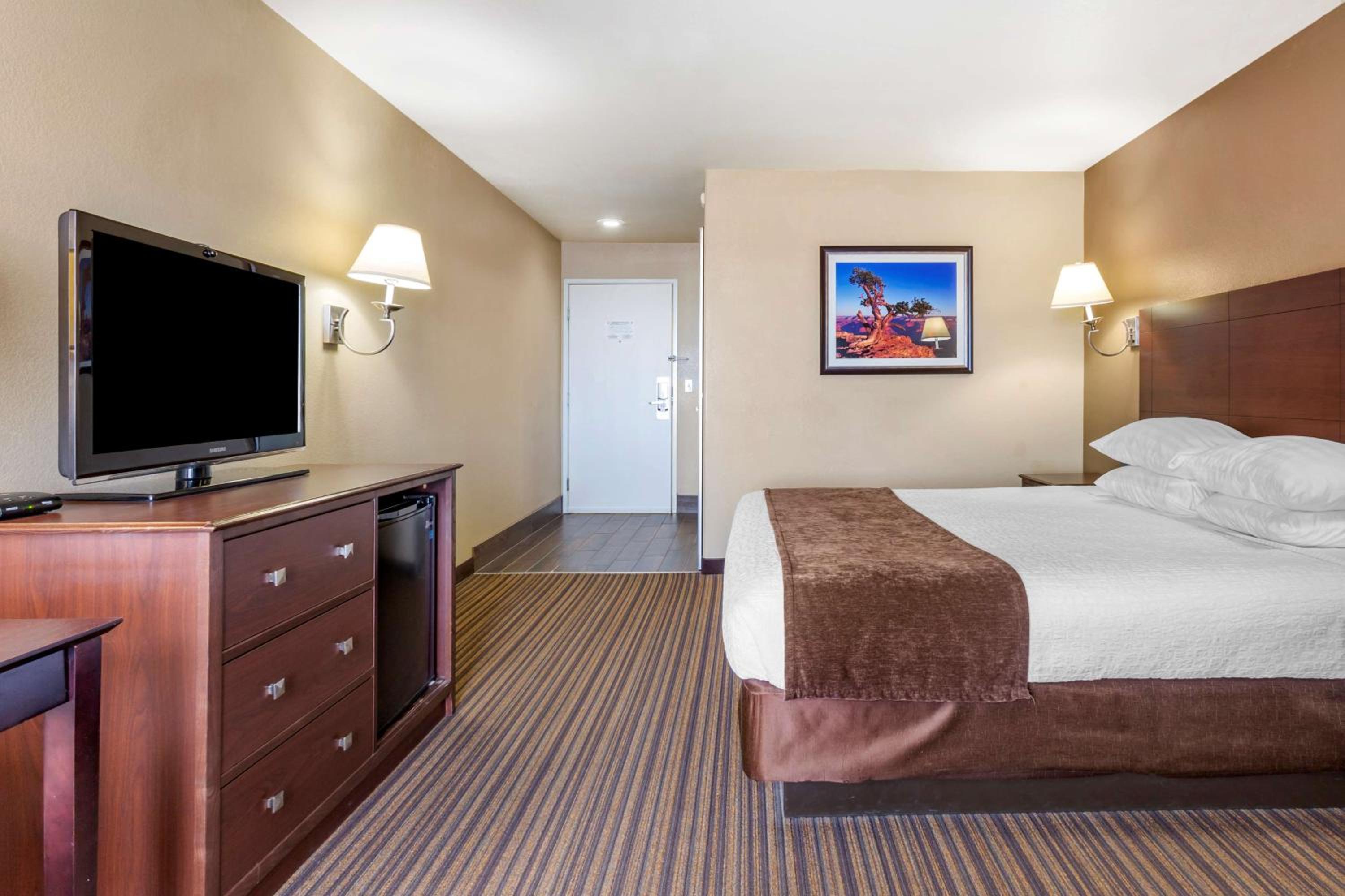 King Room - Non Smoking - Photo 1