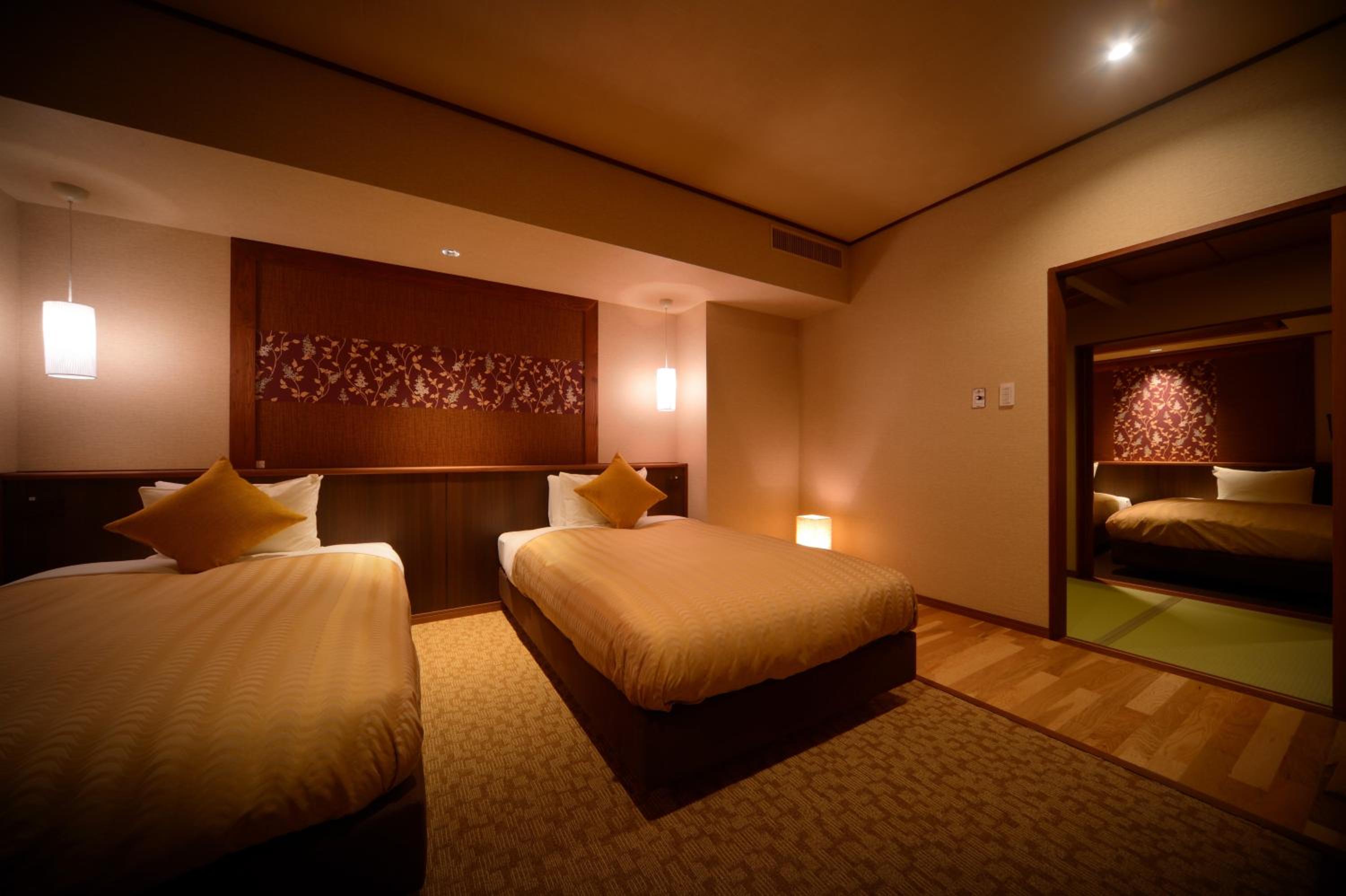 Large Japanese-Style Twin Room with River View photo 3