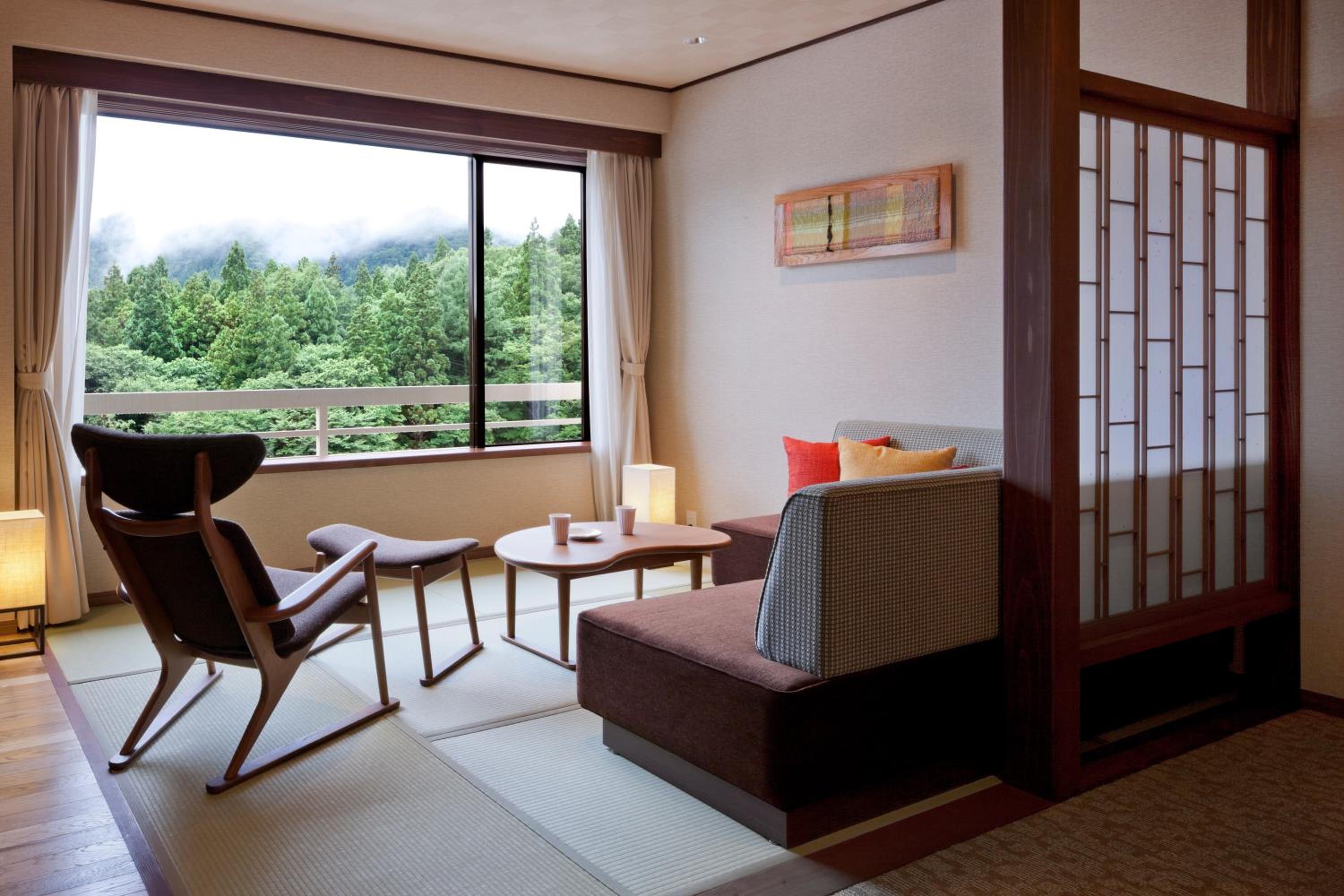Large Japanese-Style Twin Room with River View photo 2