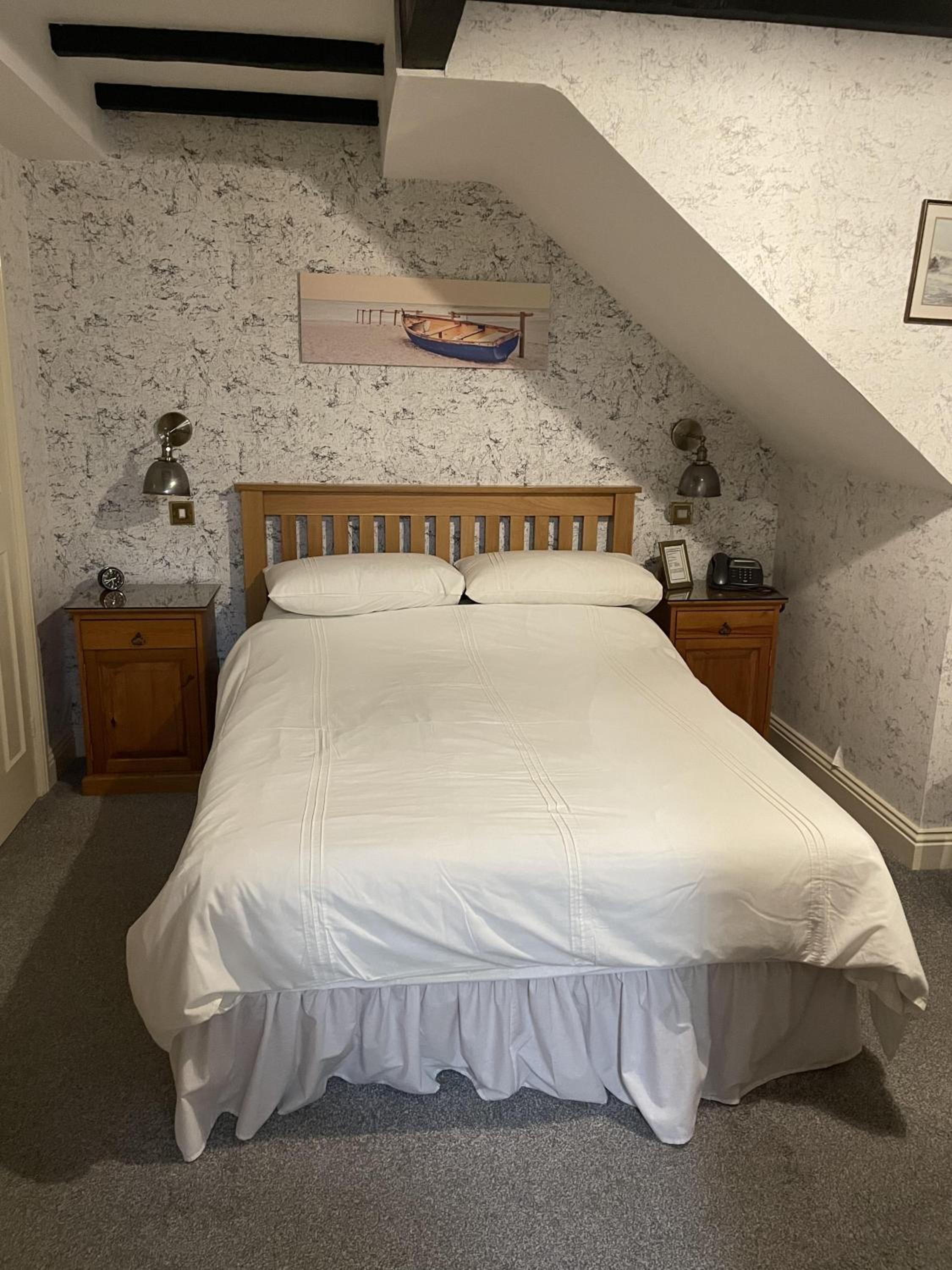 Large Double with Ensuite  photo 3