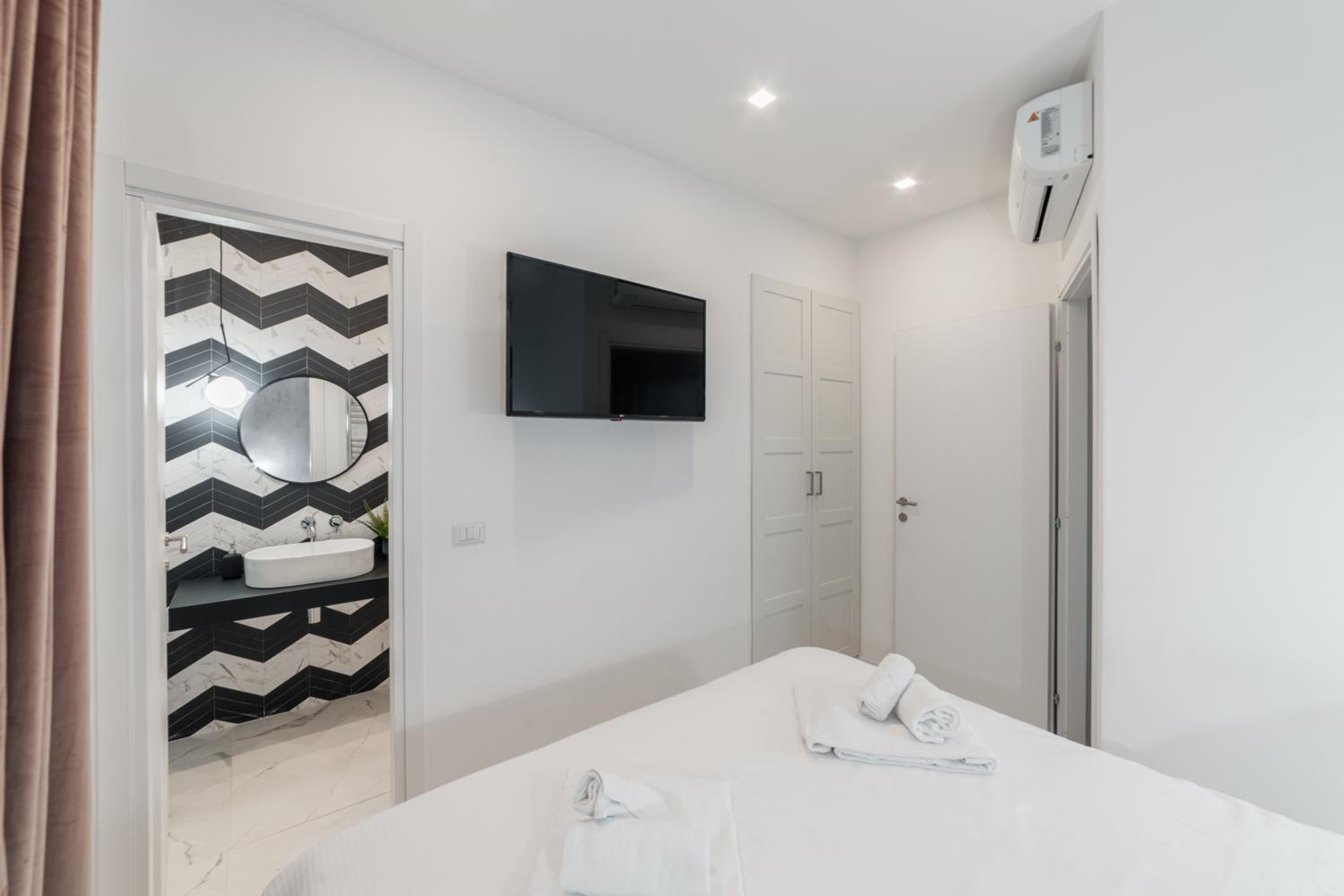 Small Double Room photo 2