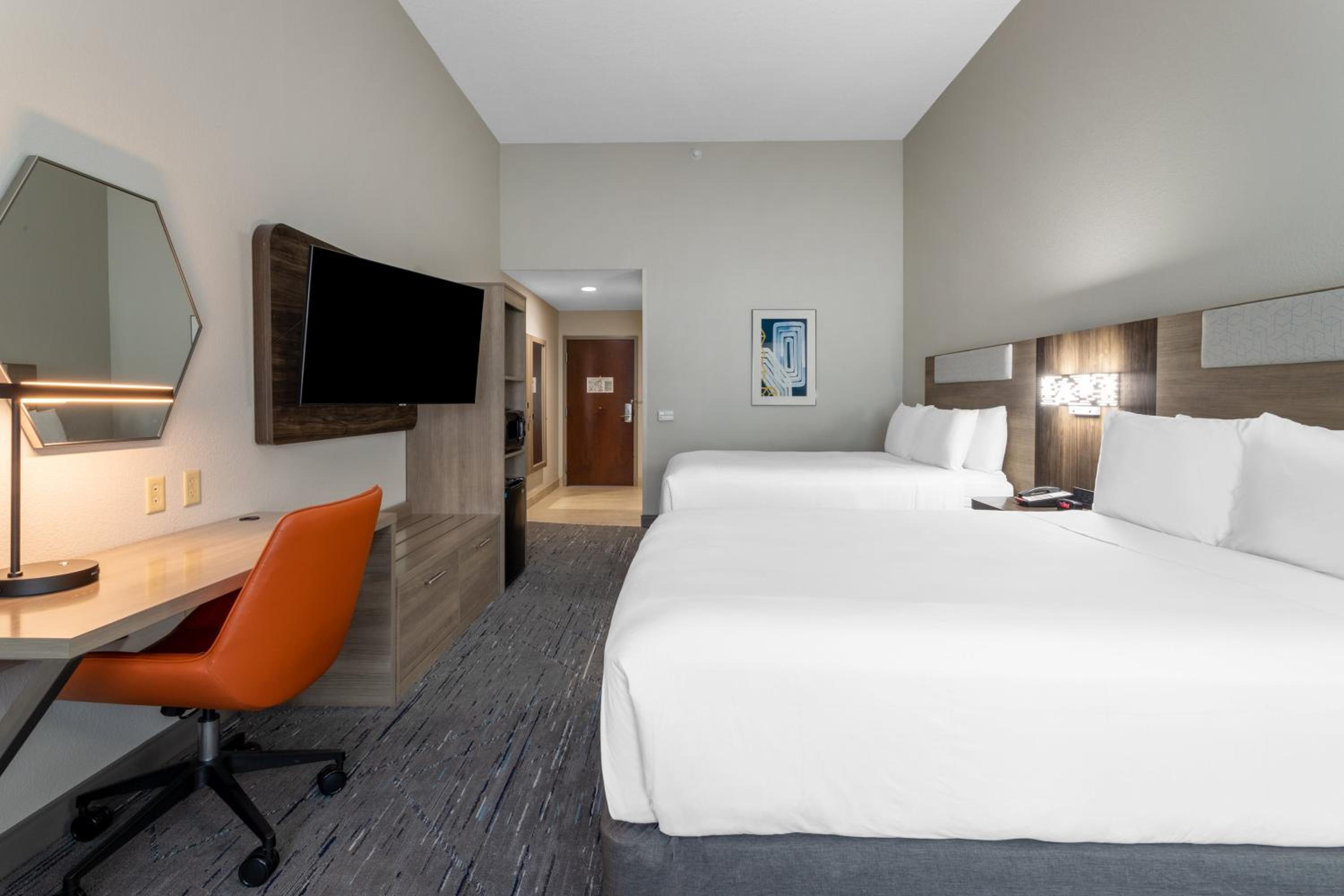 Queen Room with Two Queen Beds - Disability Access - Photo 2