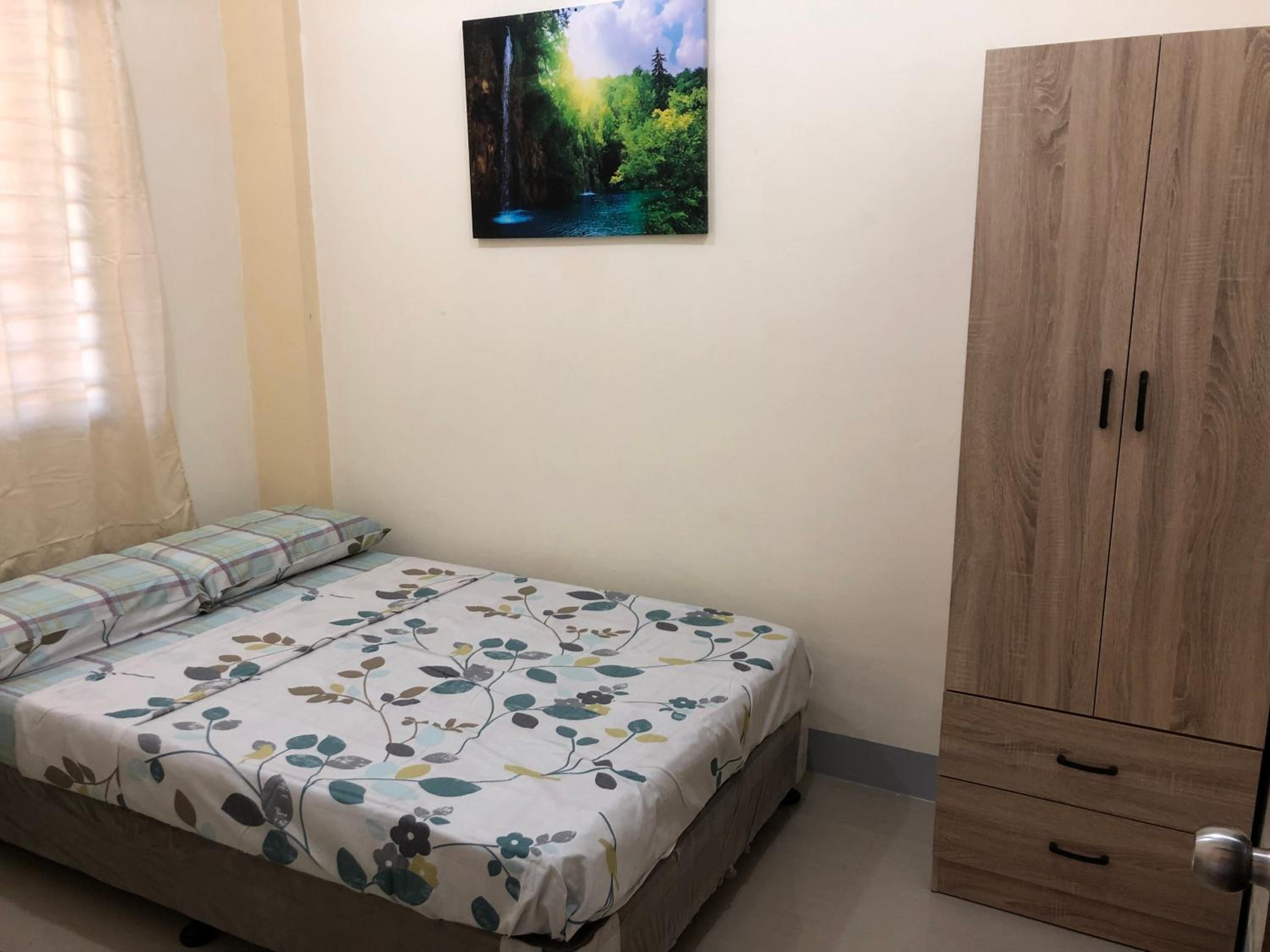 One-Bedroom Apartment - Photo 1