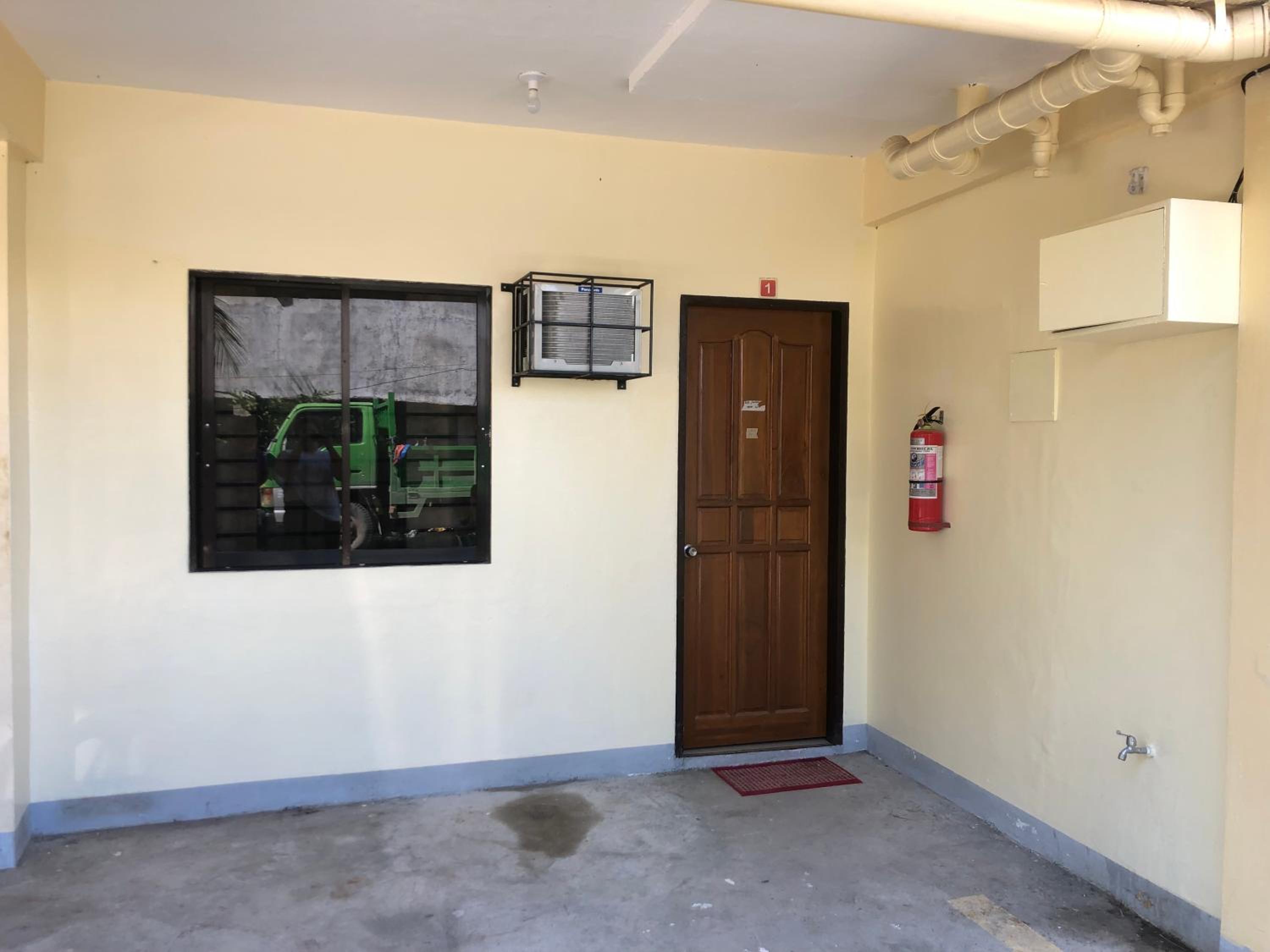 One-Bedroom Apartment - Photo 3