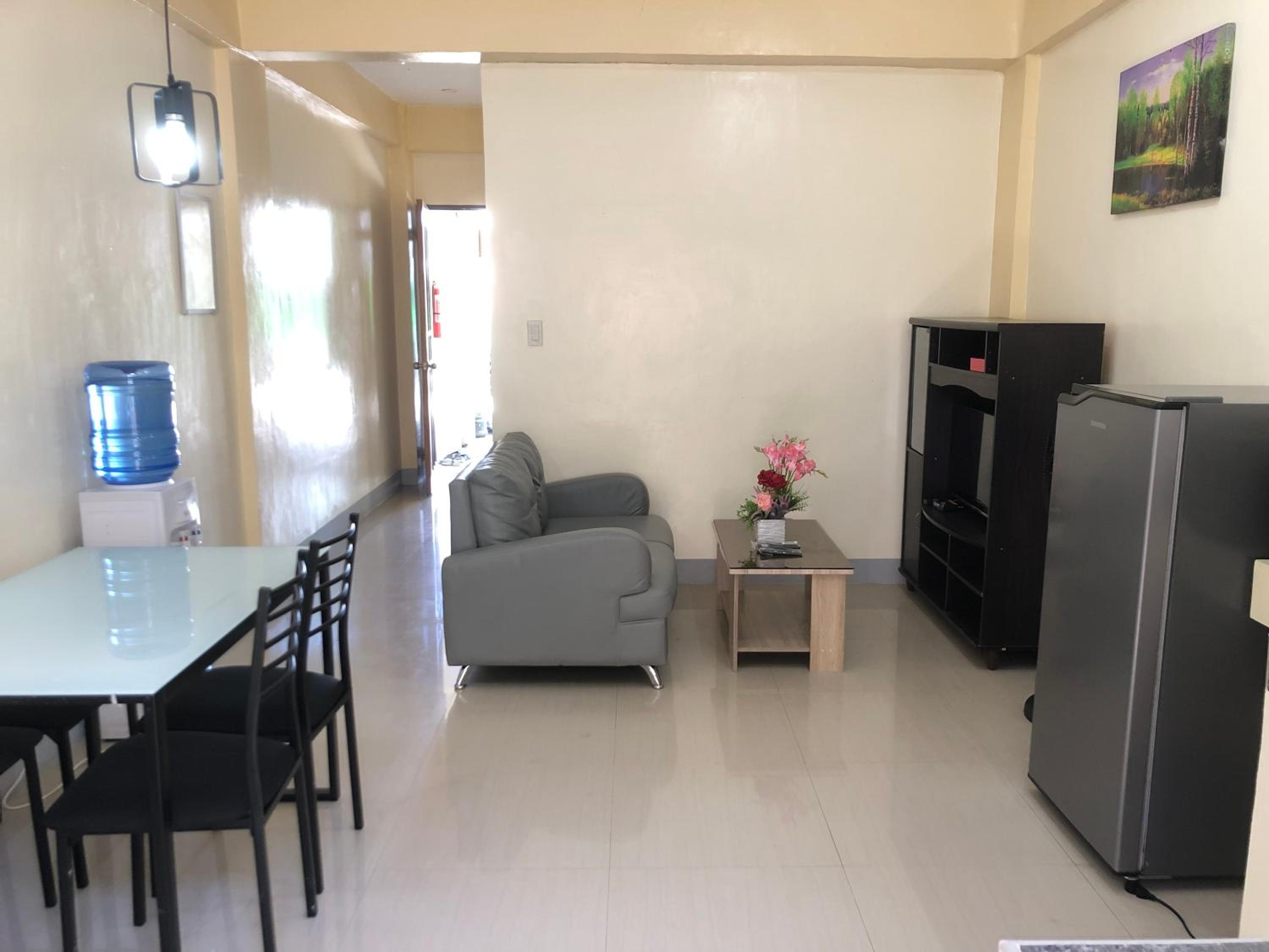 One-Bedroom Apartment - Photo 8
