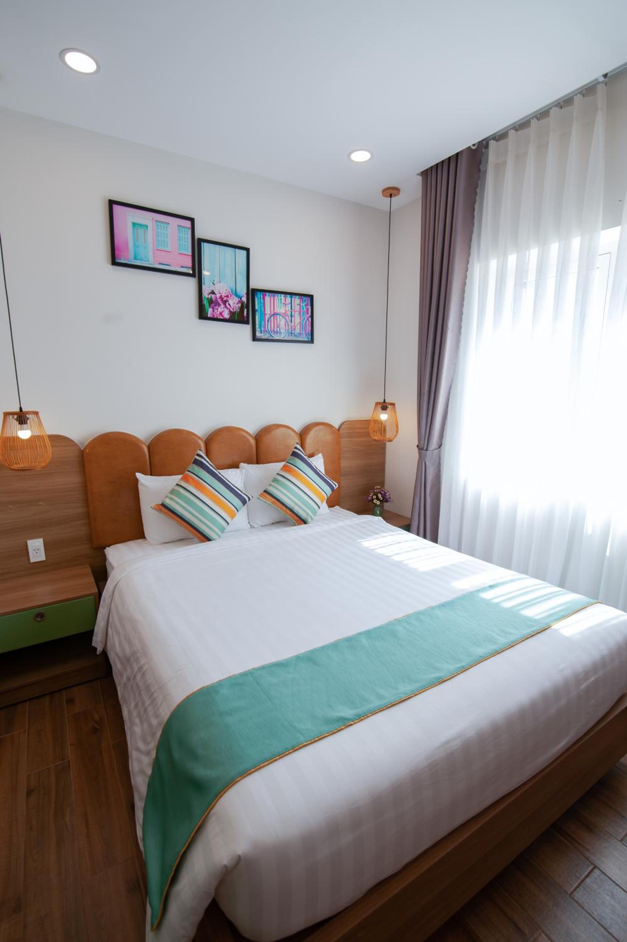 Deluxe Room - Photo 10