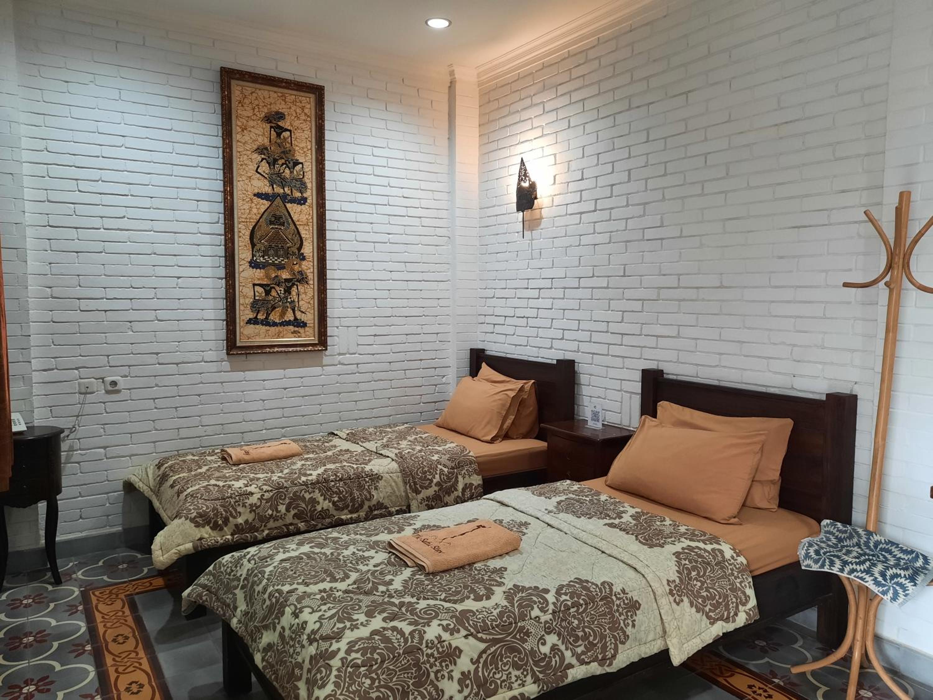 Standard Twin Room - Photo 2