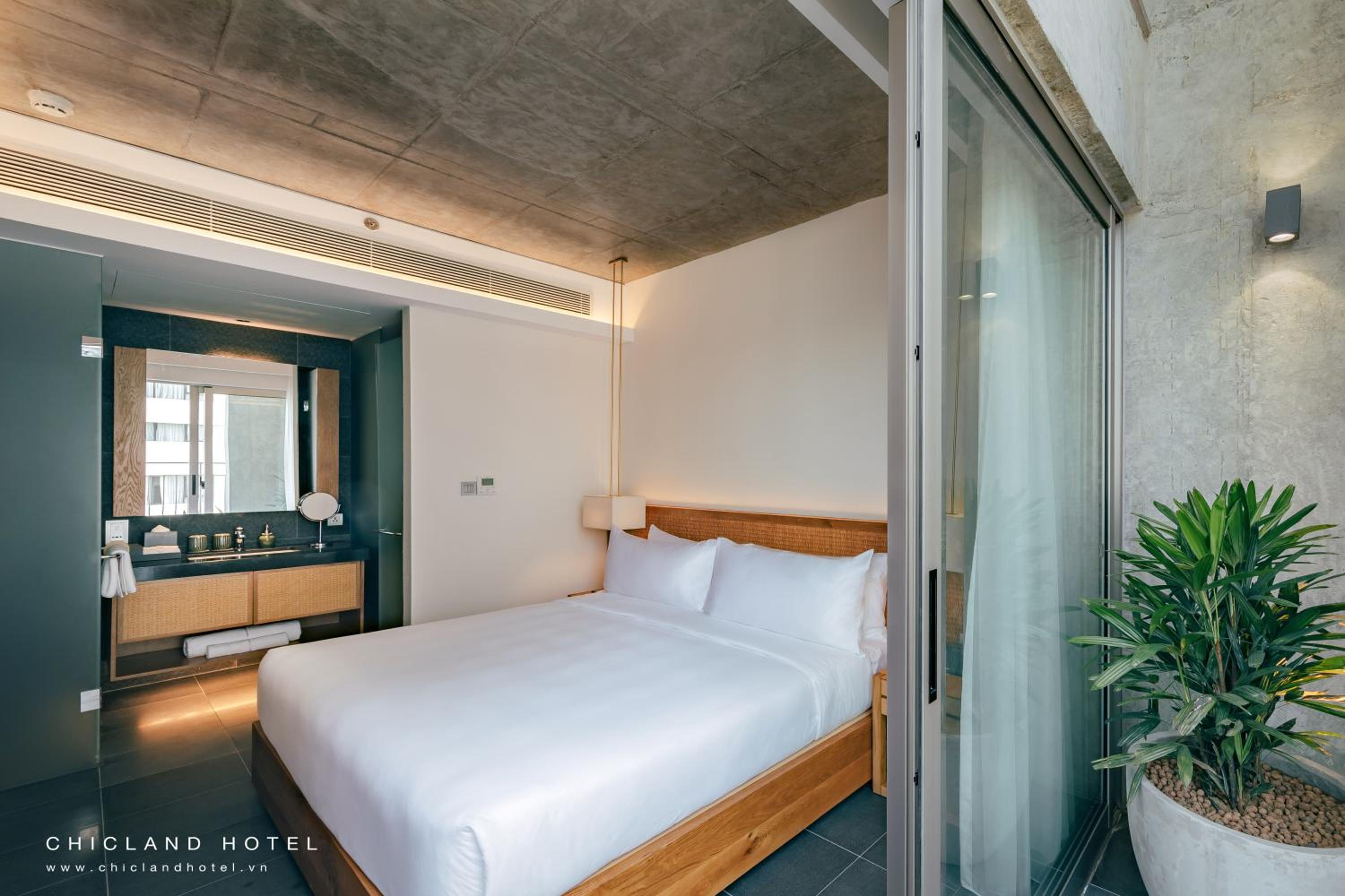 Two-Bedroom Apartment with Balcony - Photo 9