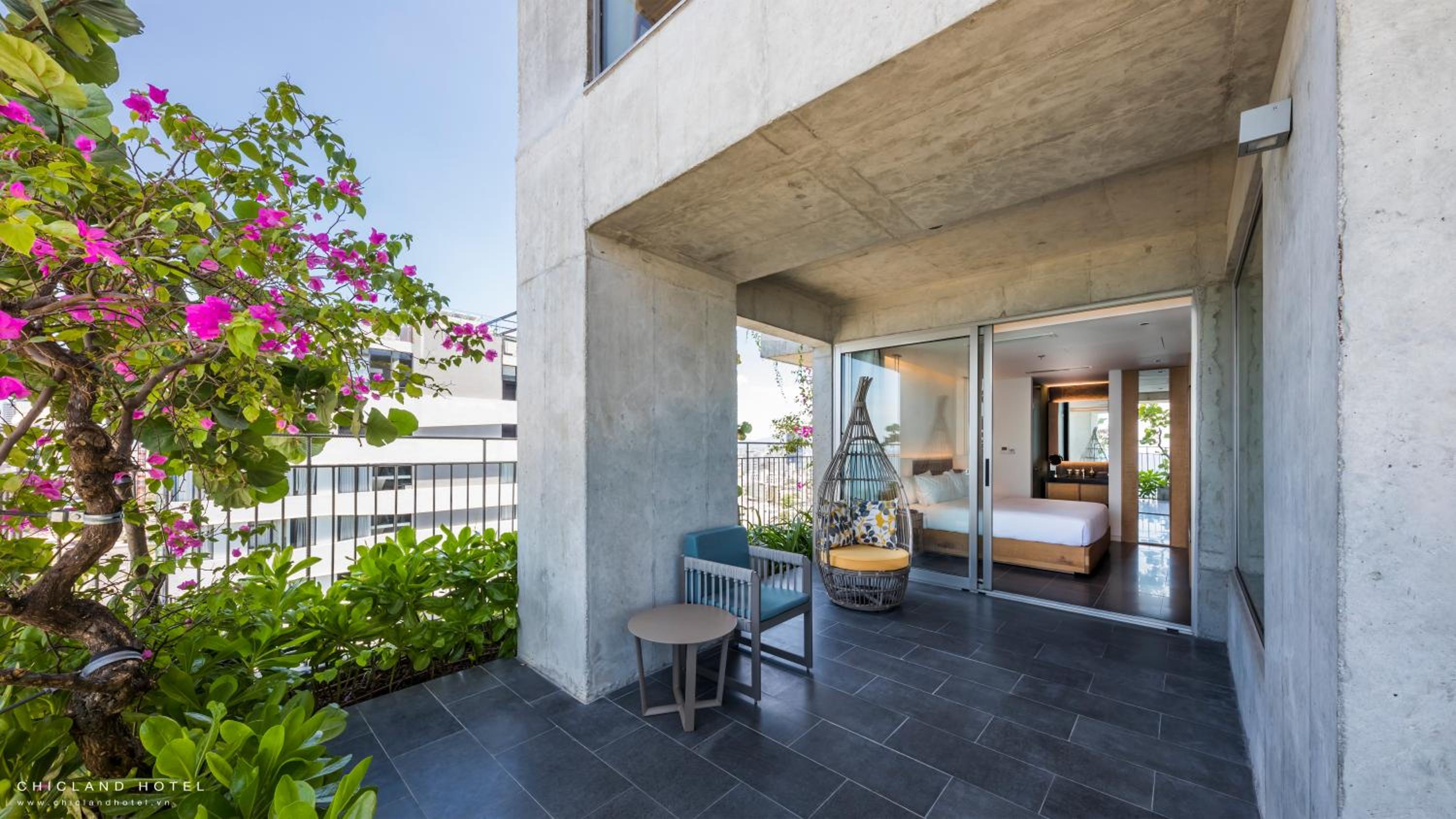 Two-Bedroom Apartment with Balcony and Sea View - Photo 2