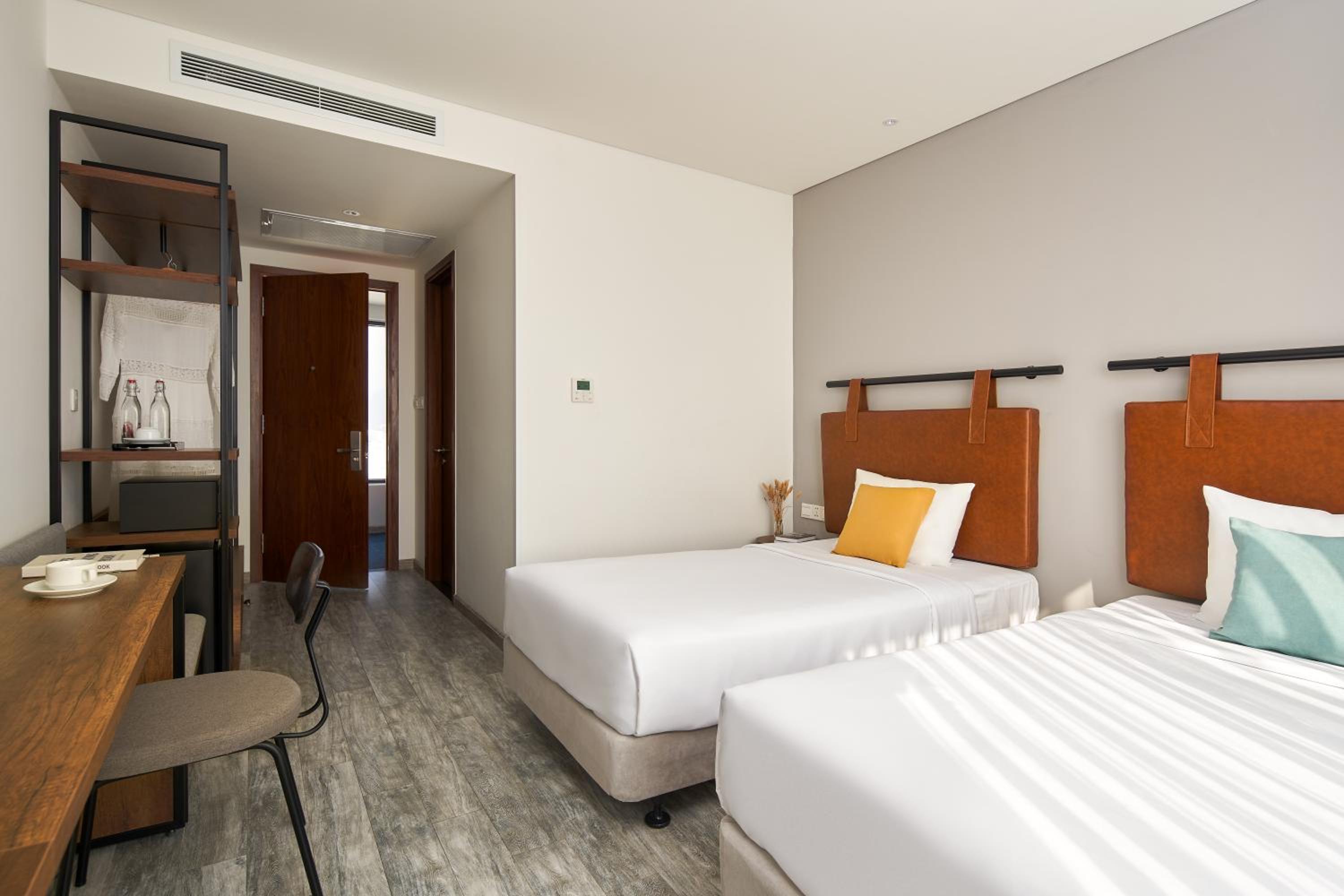 Superior Twin Room with Sea View - Photo 6
