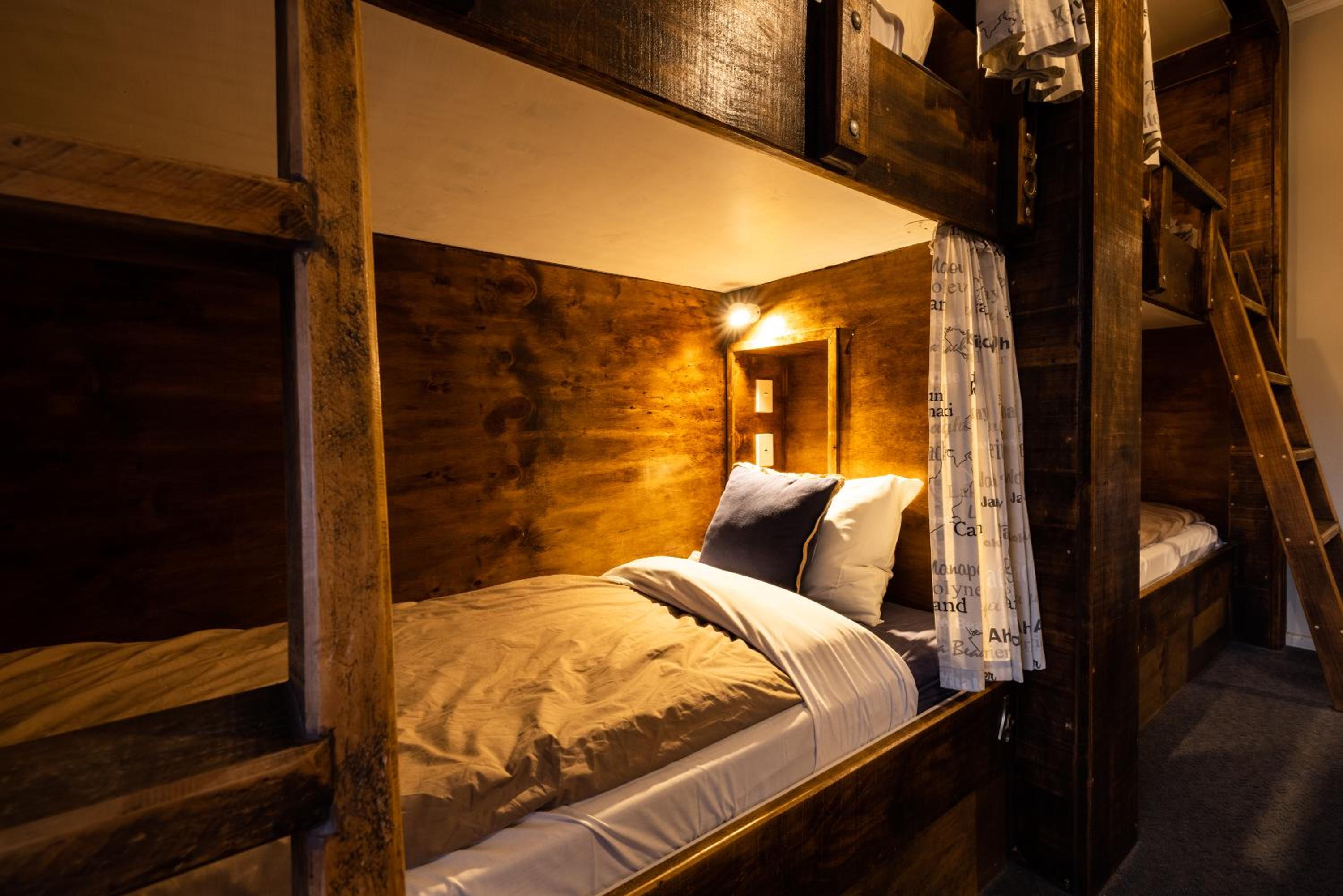 Bed in 6-Bed Mixed Dormitory Room photo 1