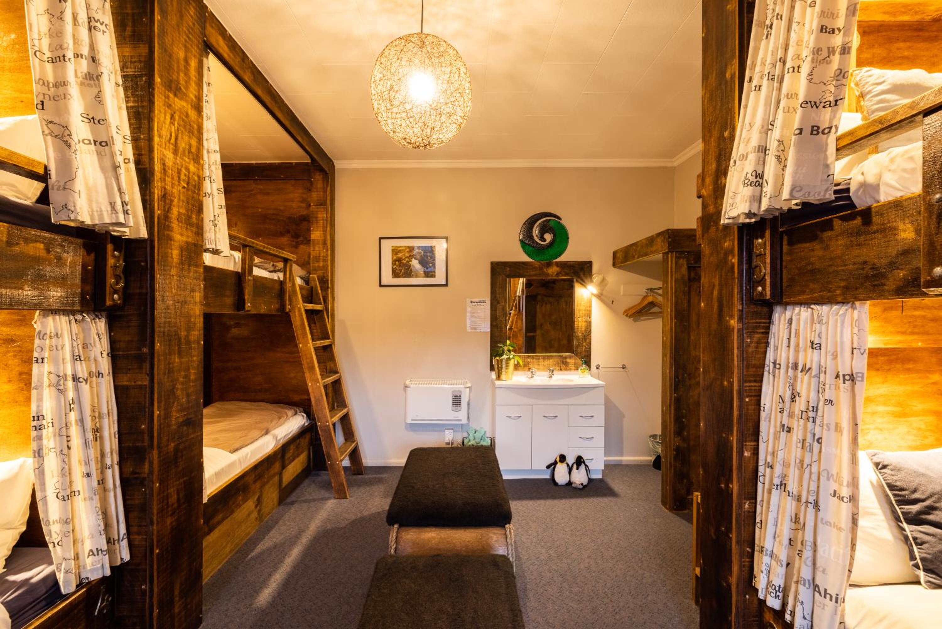 Bed in 6-Bed Mixed Dormitory Room photo 2