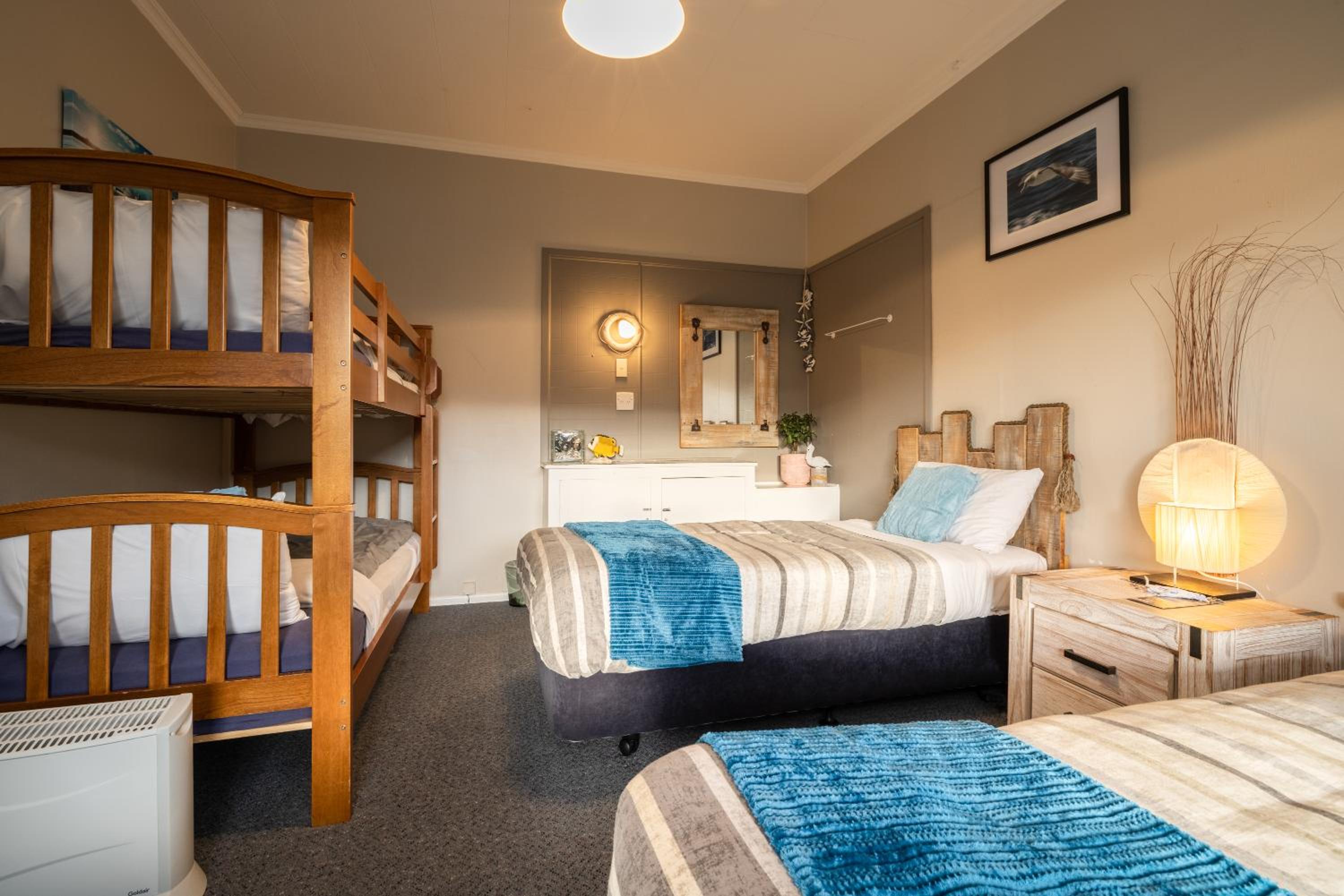Quadruple Room with Shared Bathroom photo 3
