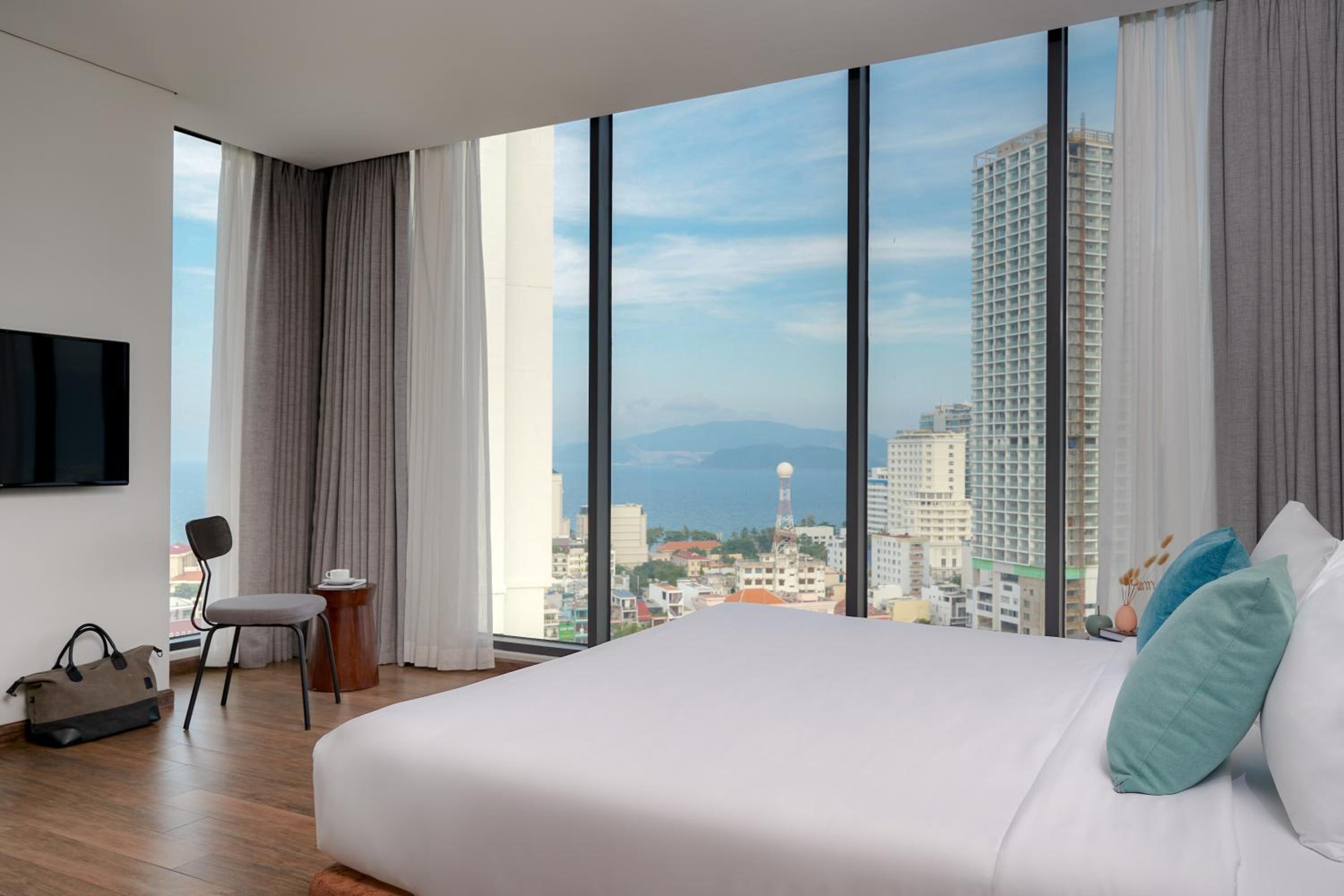 Premier Double Room with Sea View - Photo 18