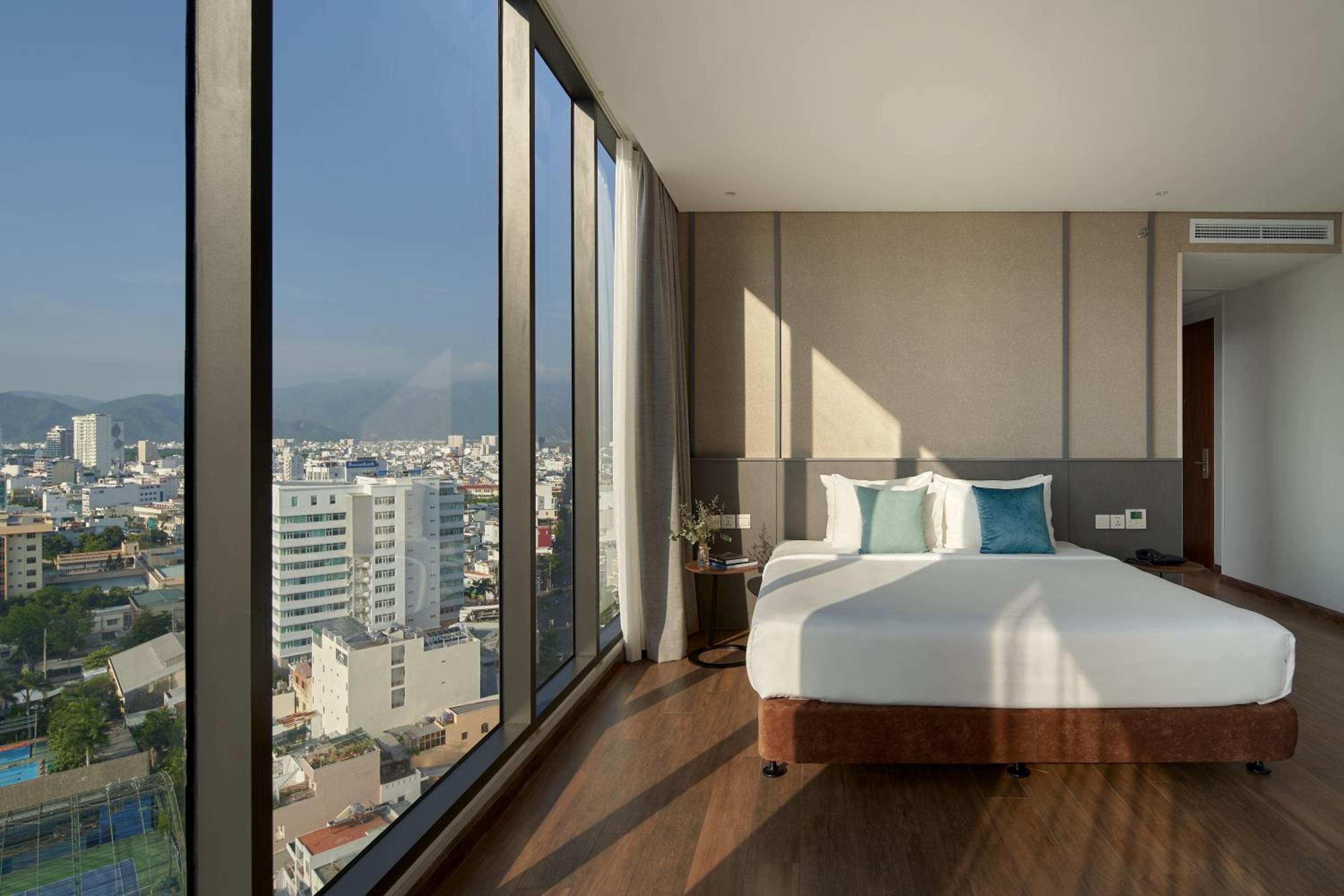 Premier Double Room with Sea View - Photo 2
