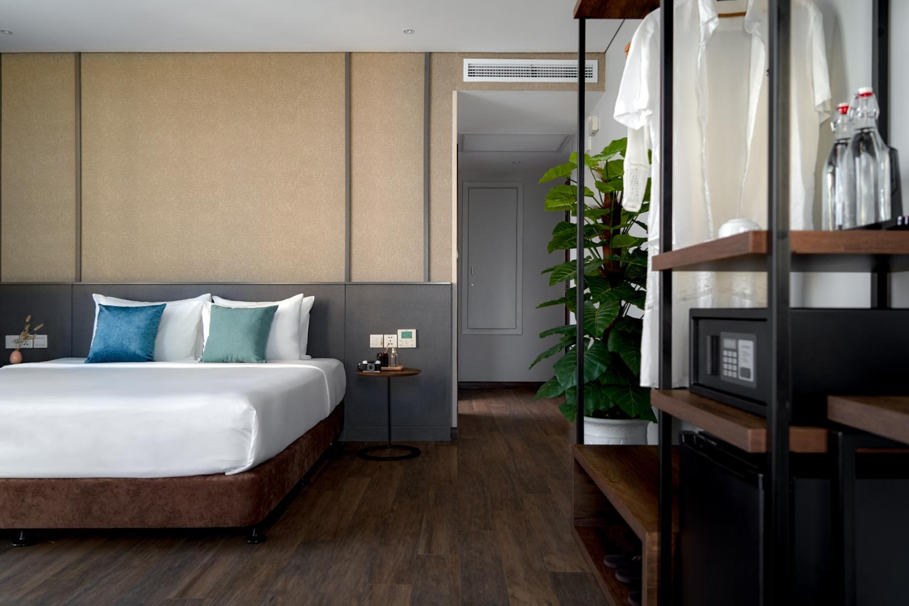 Premier Double Room with Sea View - Photo 12