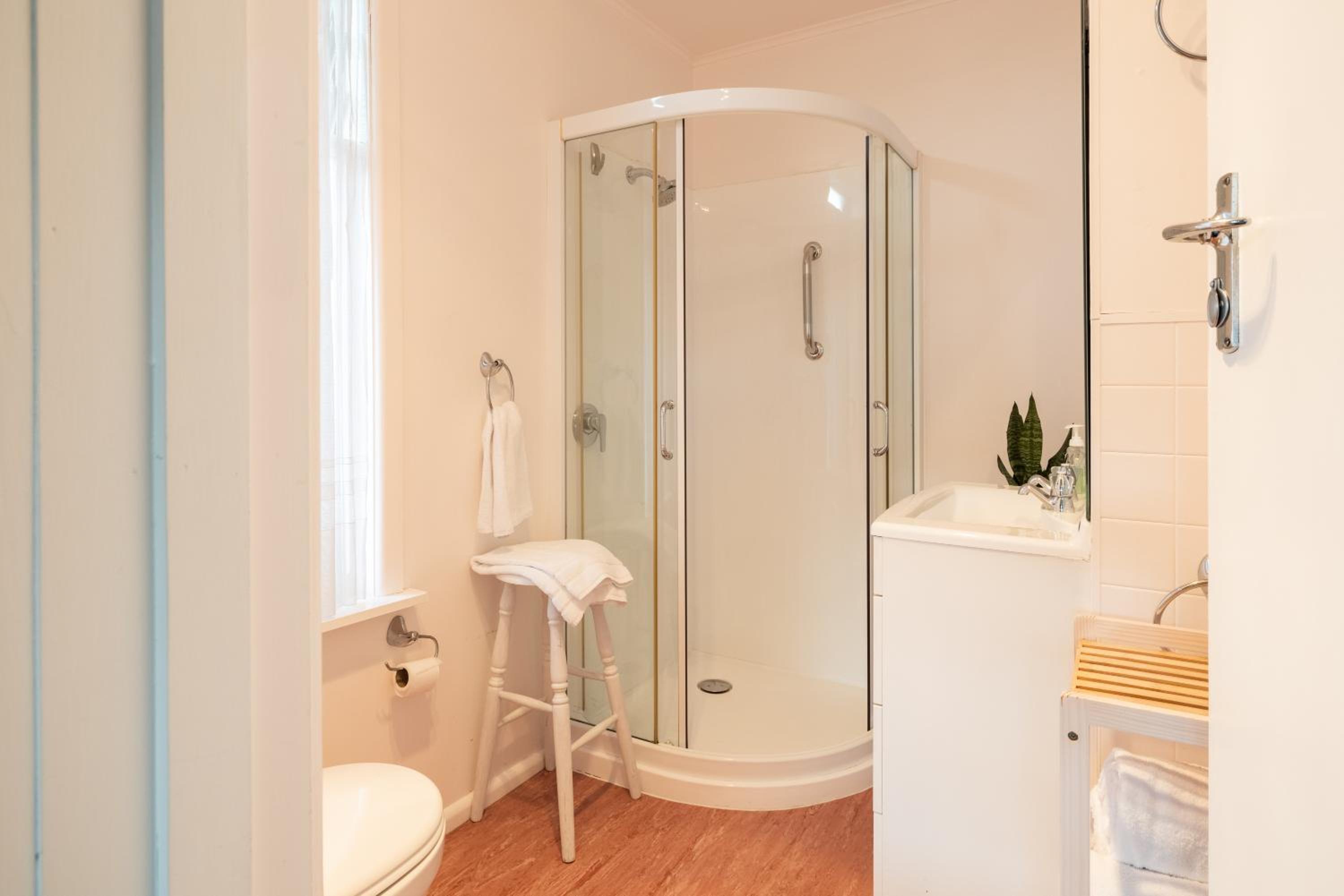 Family Room with Private Bathroom - Photo 2