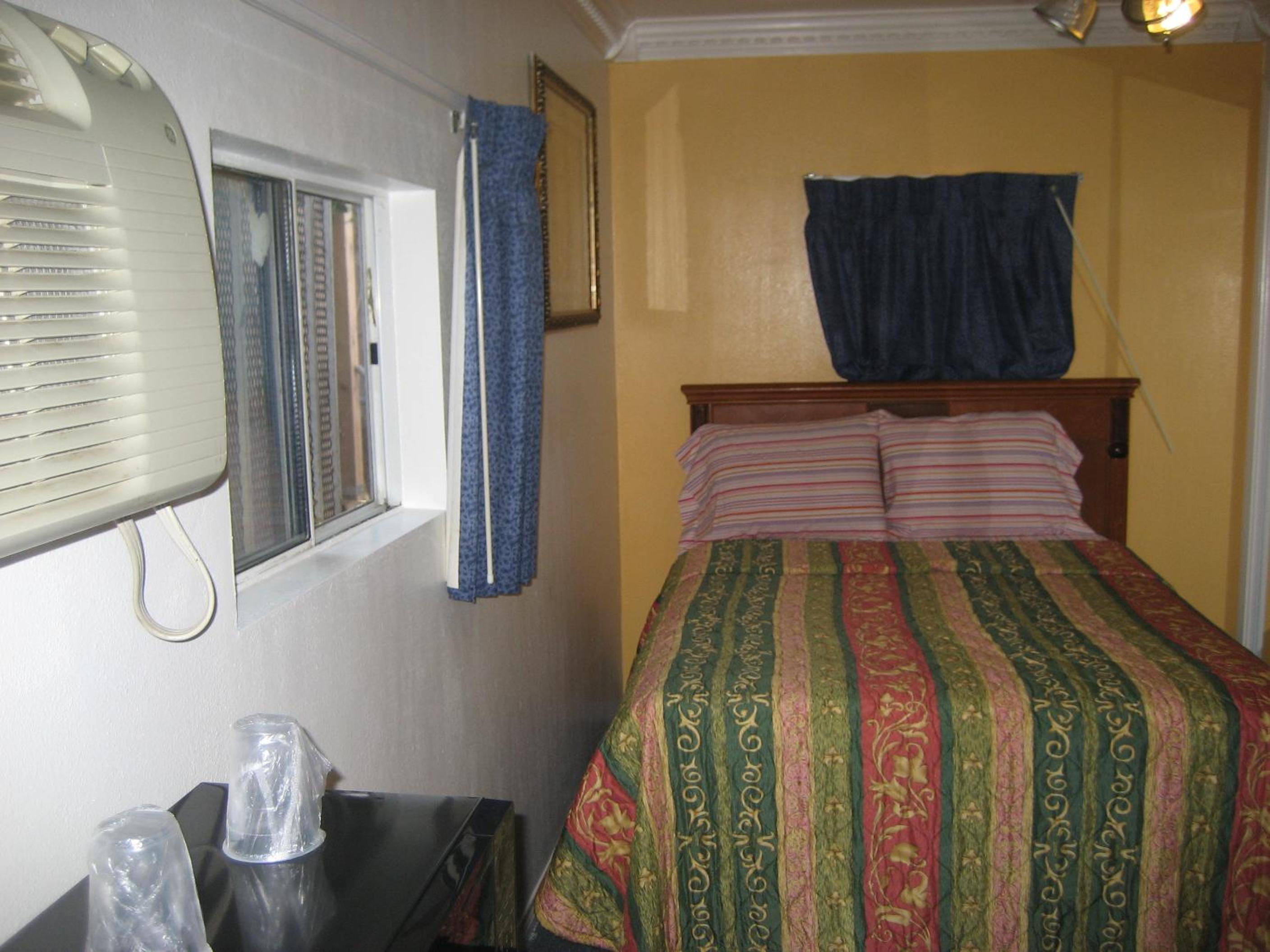 Standard Double Room - Photo 8