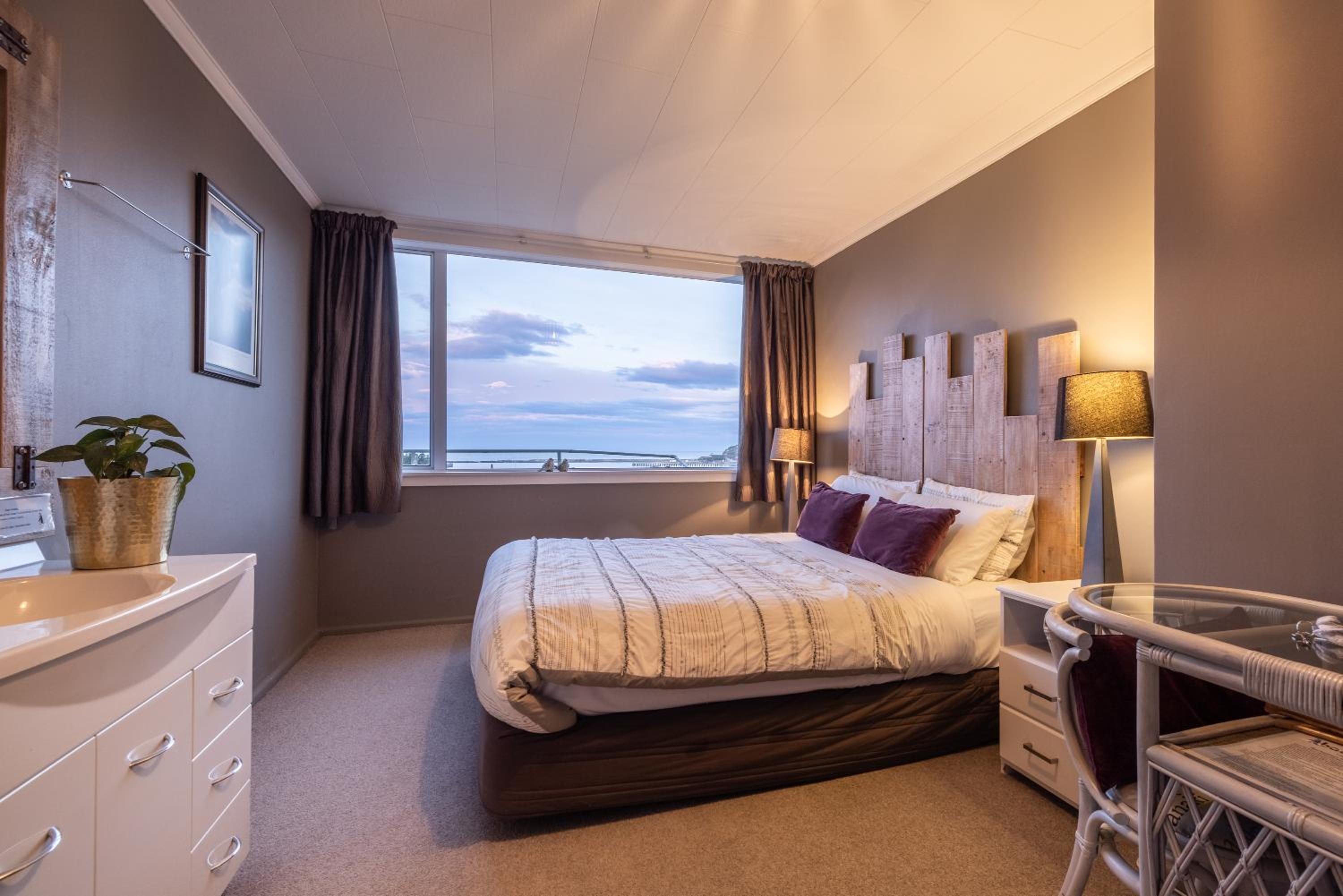 Standard Triple Room with Sea View - Photo 2