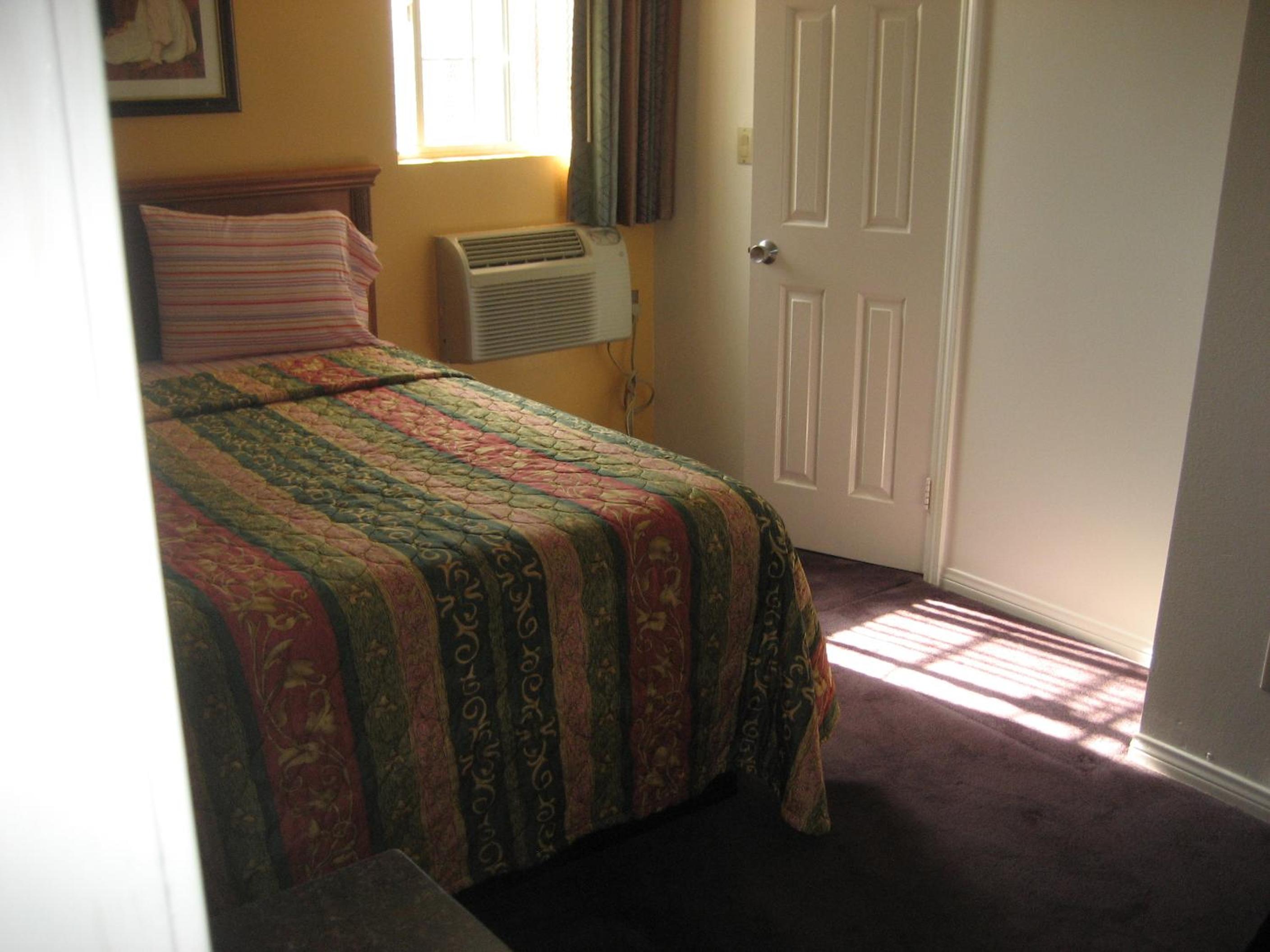 Standard Double Room - Photo 19