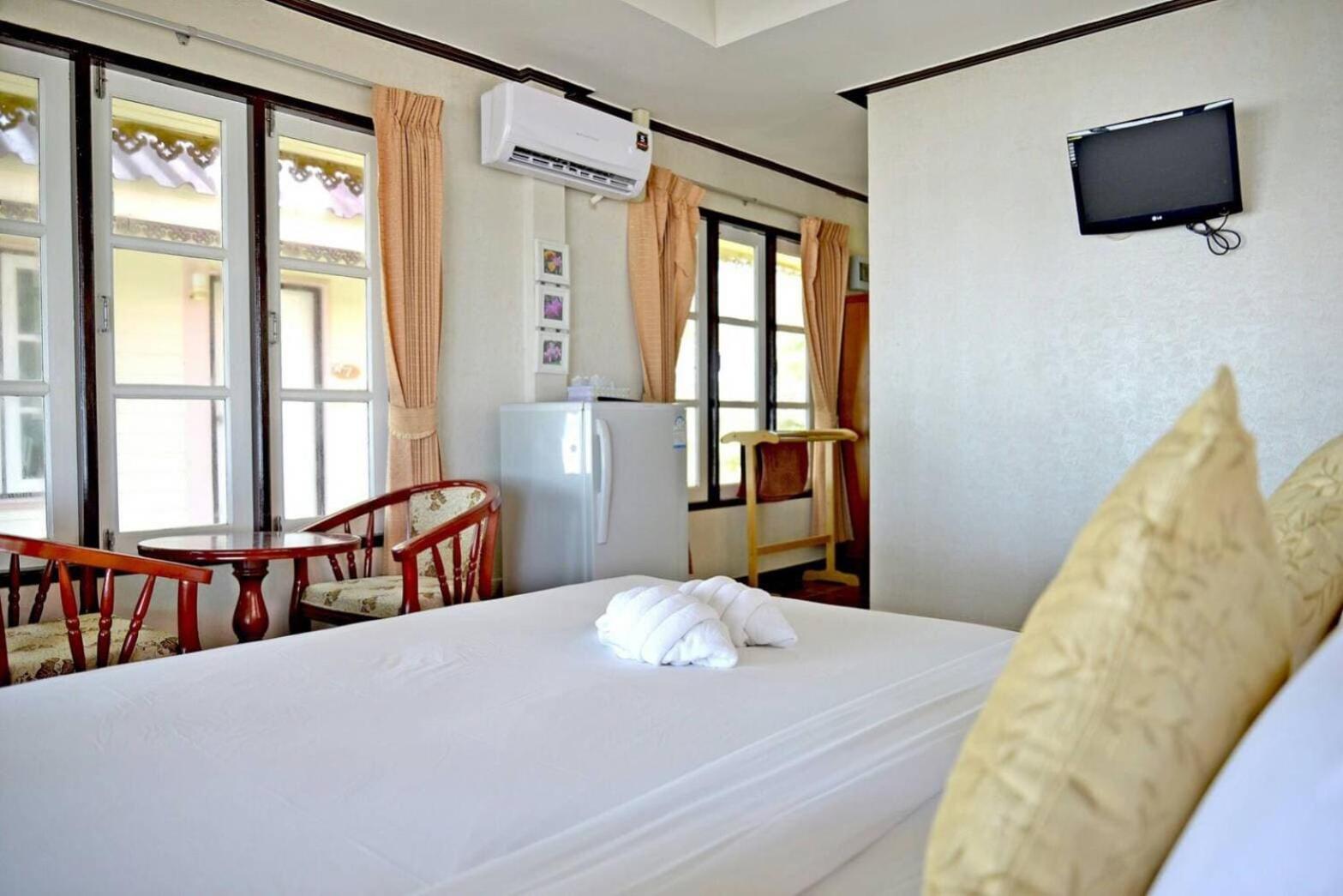 Bungalow with Sea View photo 2