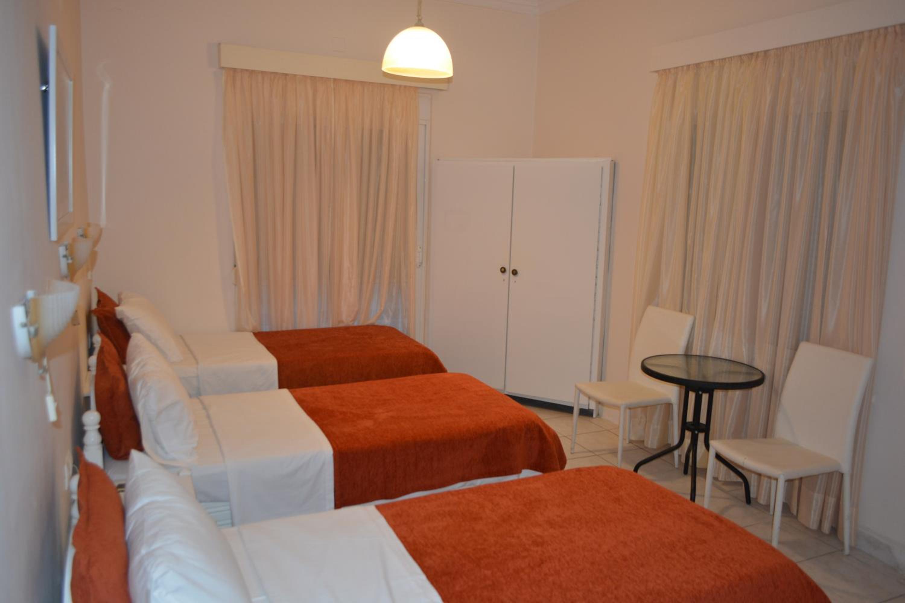 Triple Room - Photo 2