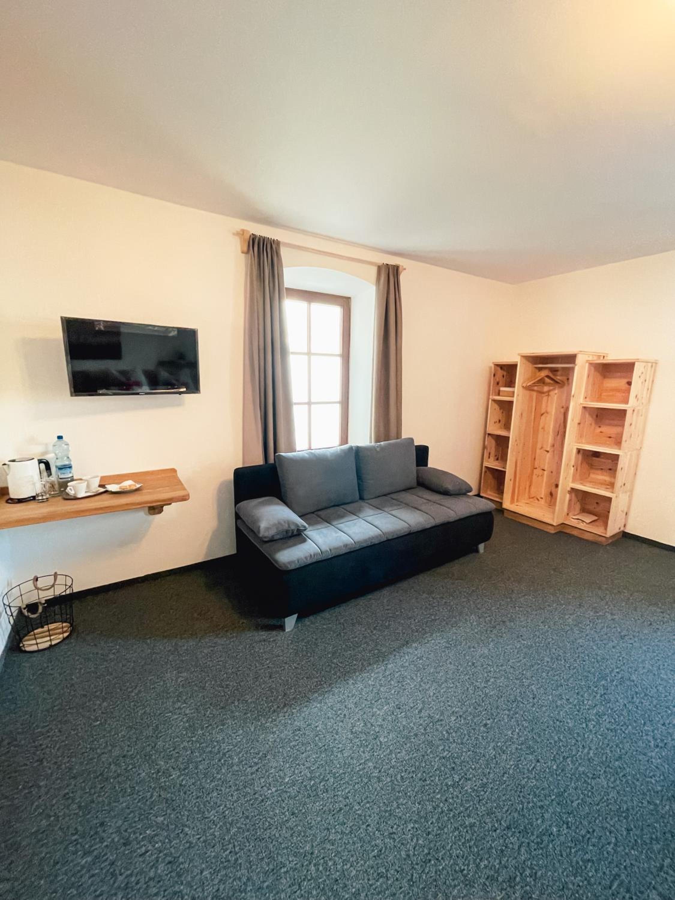 Superior Family Room photo 2
